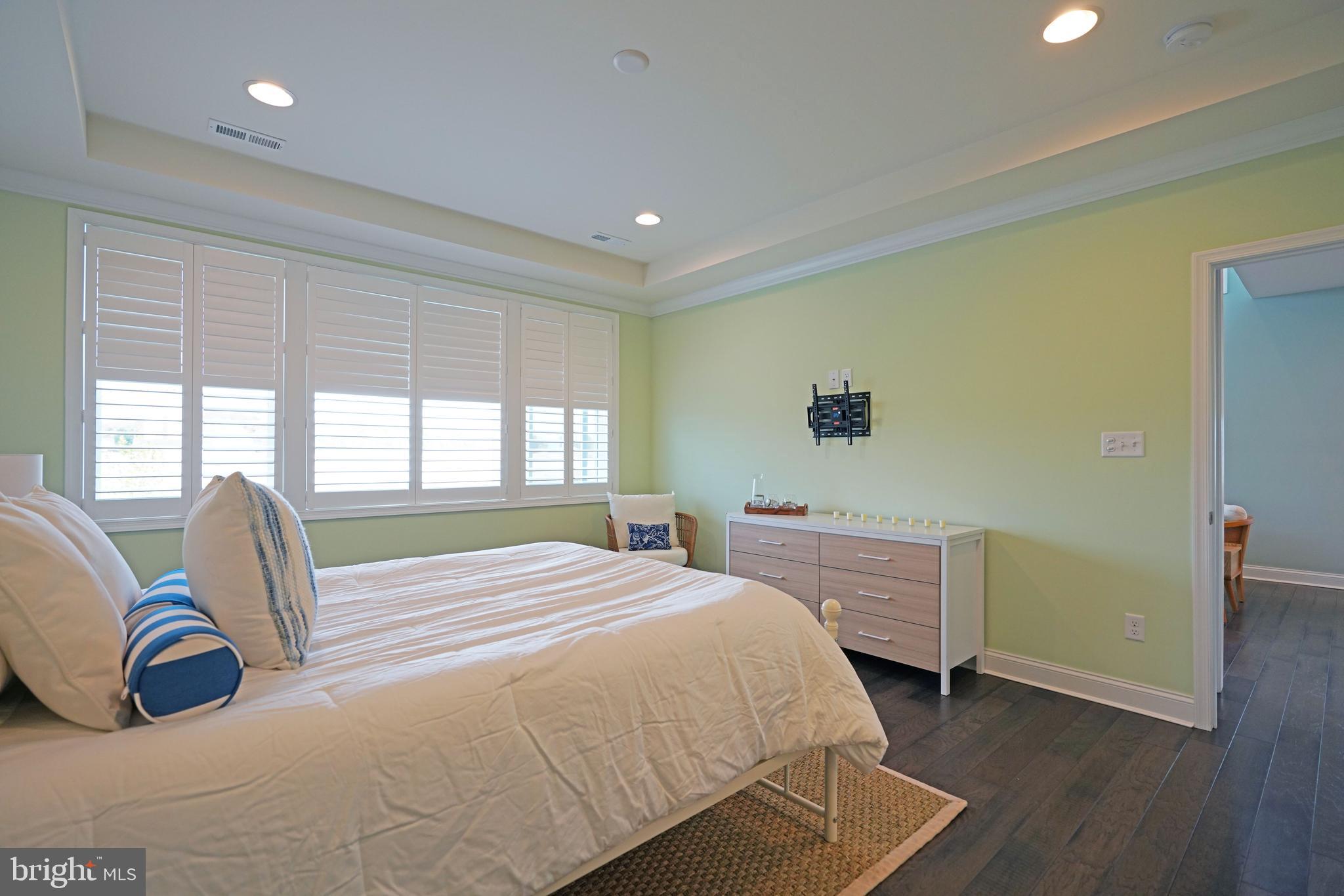 GOVERNORS - Residential