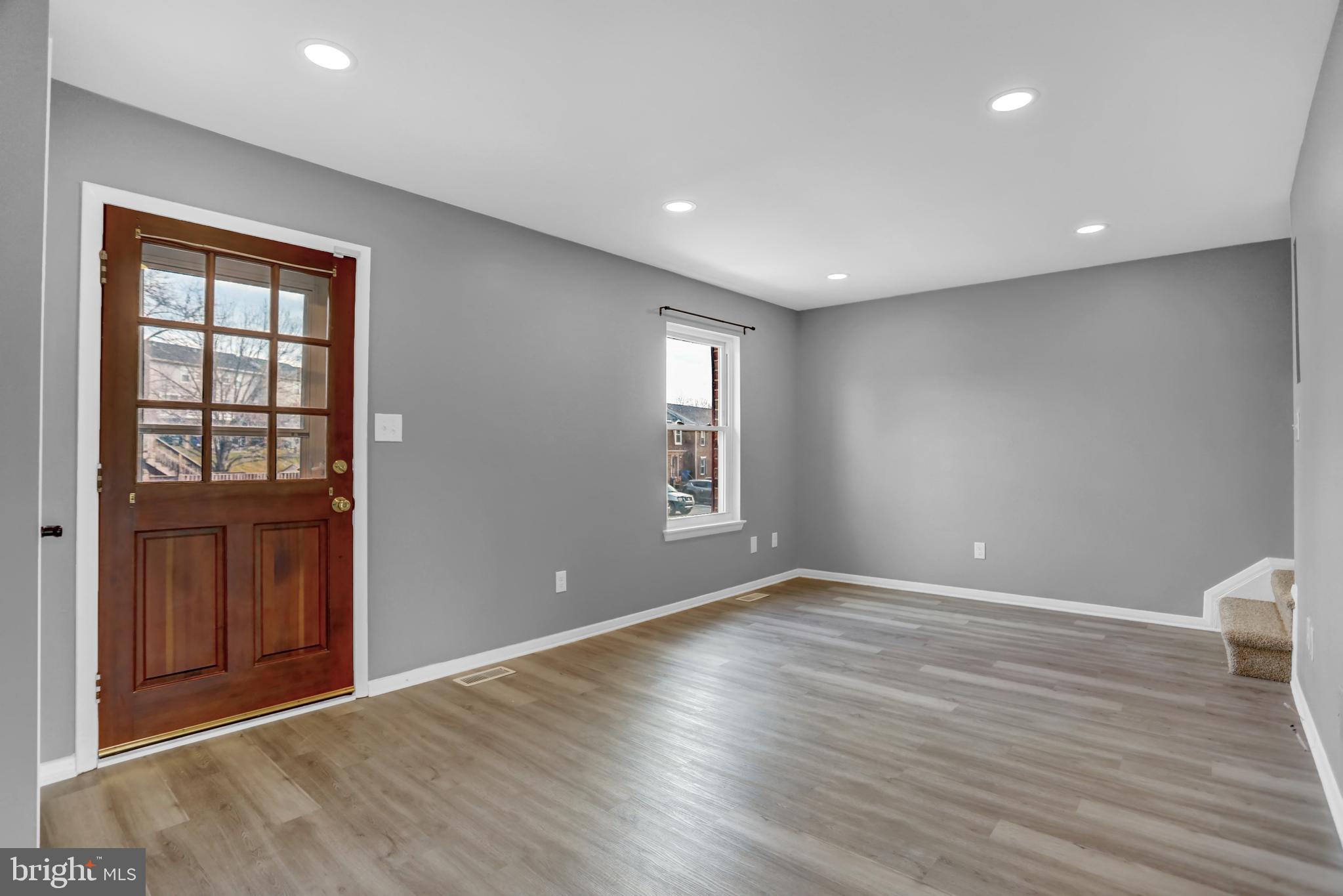 WOODSDALE MANOR - Residential