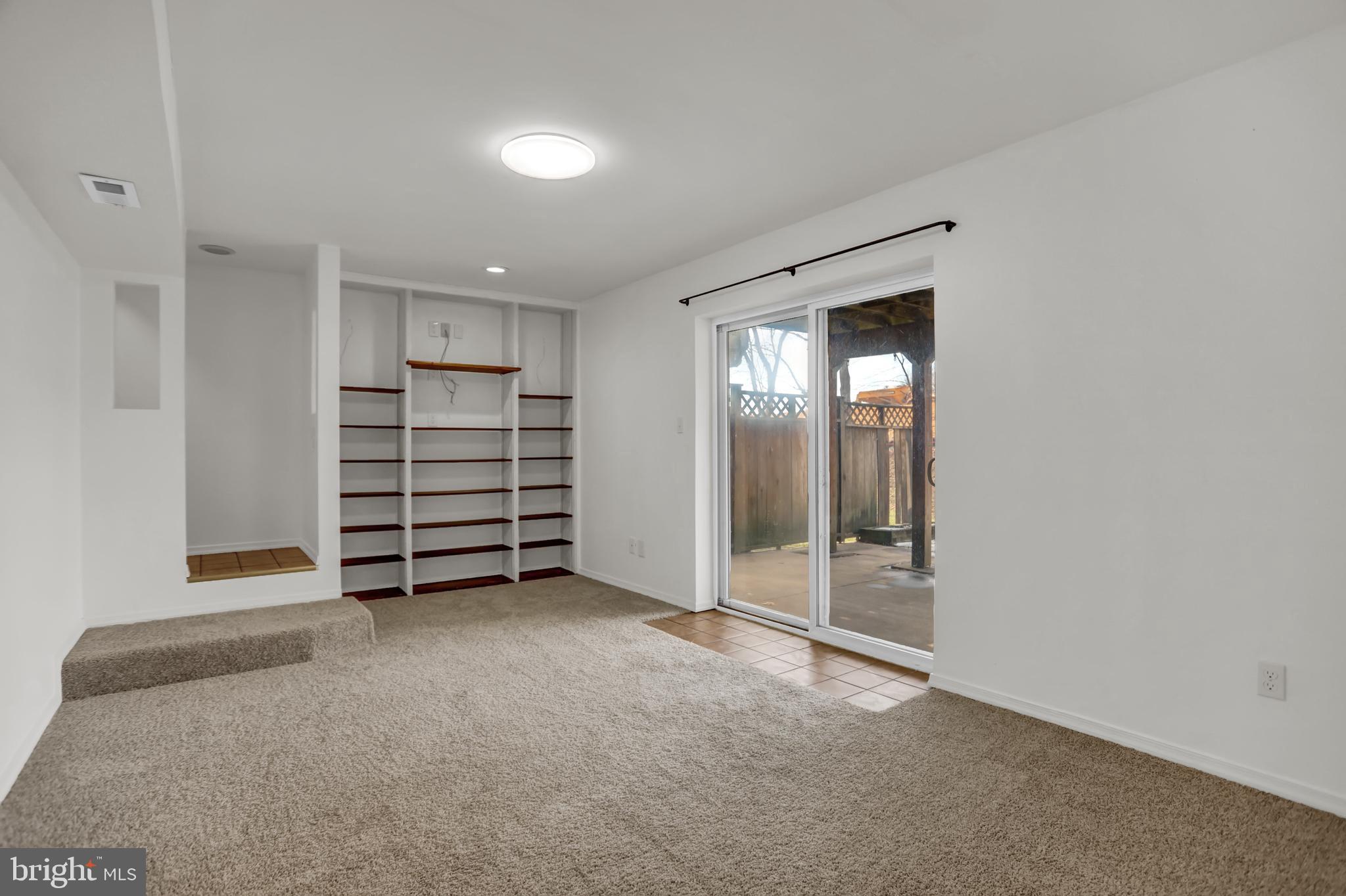 WOODSDALE MANOR - Residential