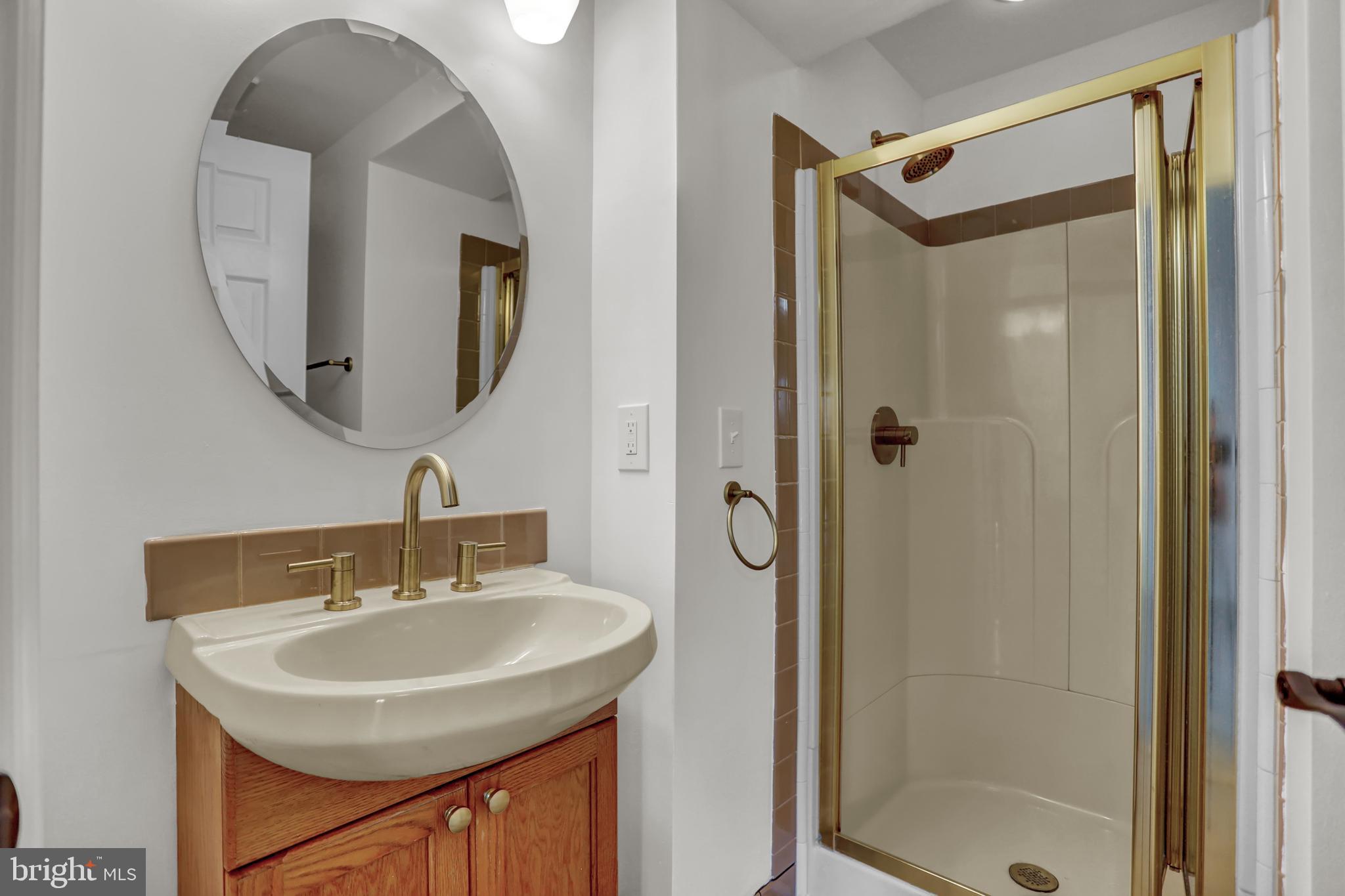 WOODSDALE MANOR - Residential