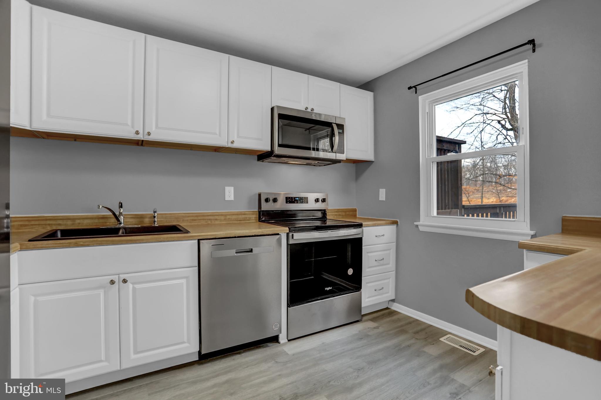 WOODSDALE MANOR - Residential