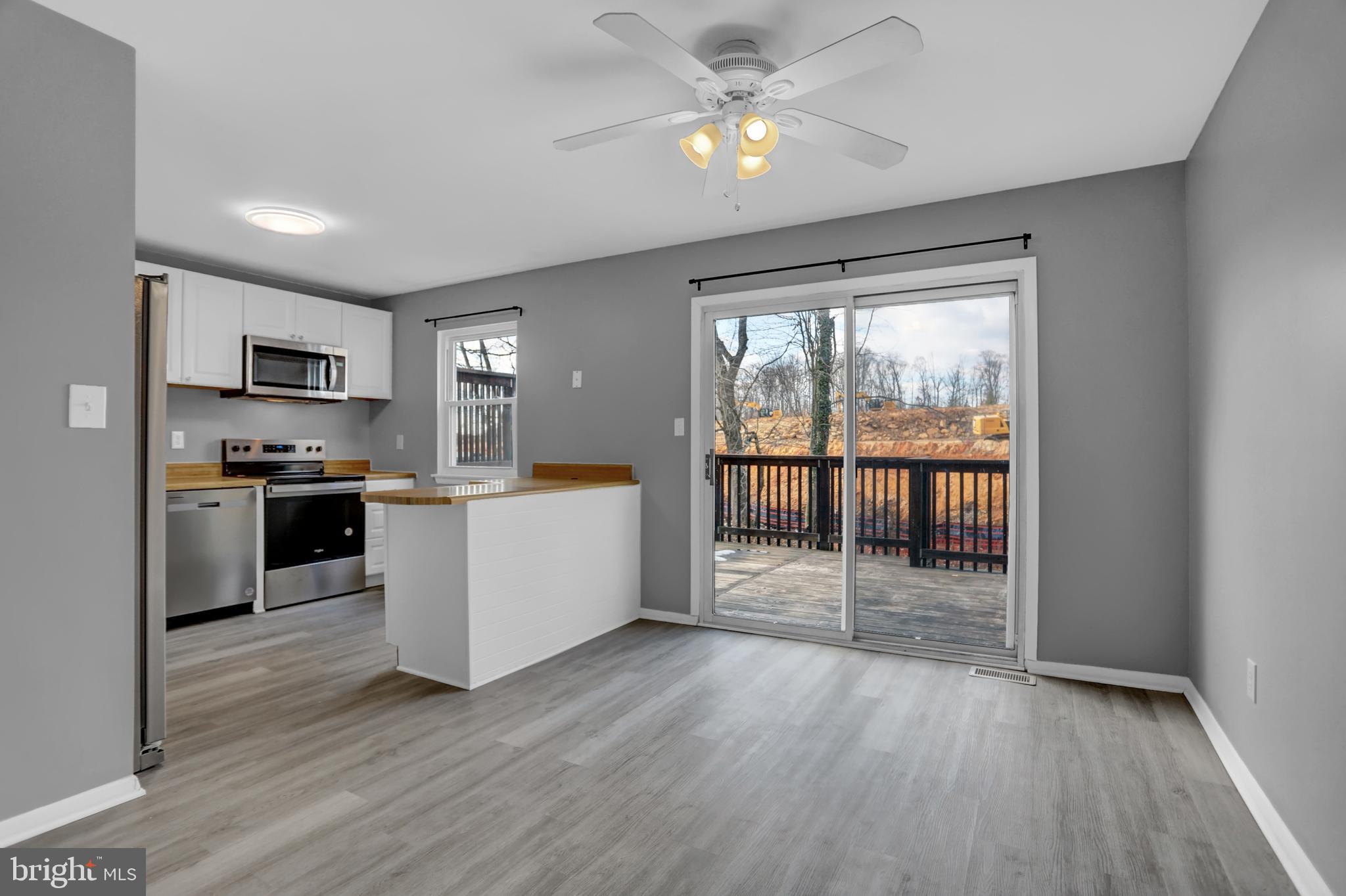 WOODSDALE MANOR - Residential