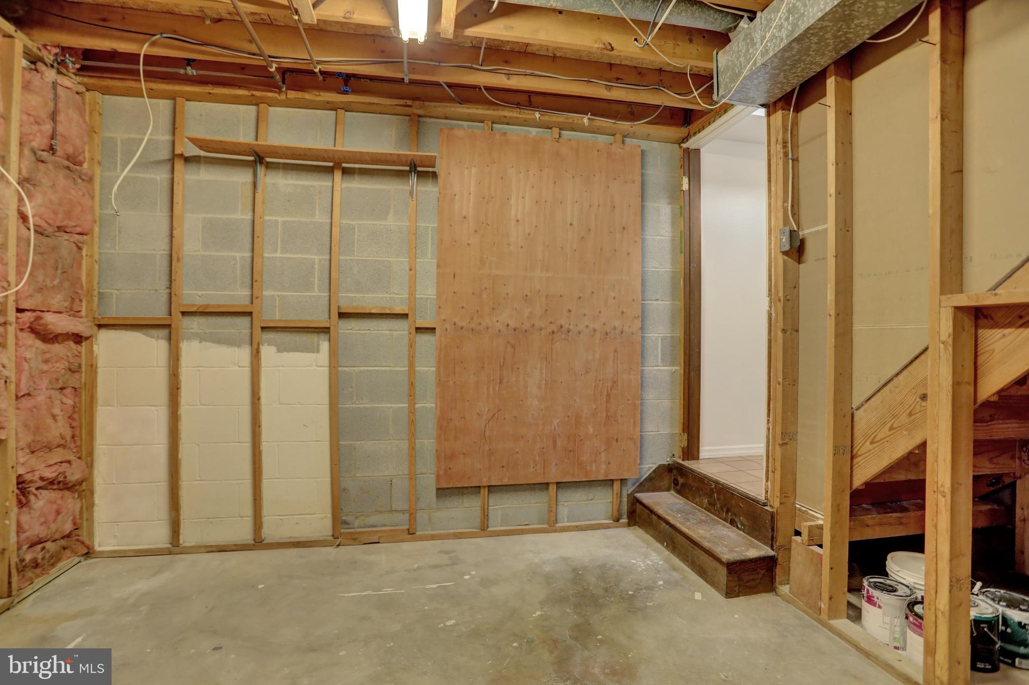 WOODSDALE MANOR - Residential