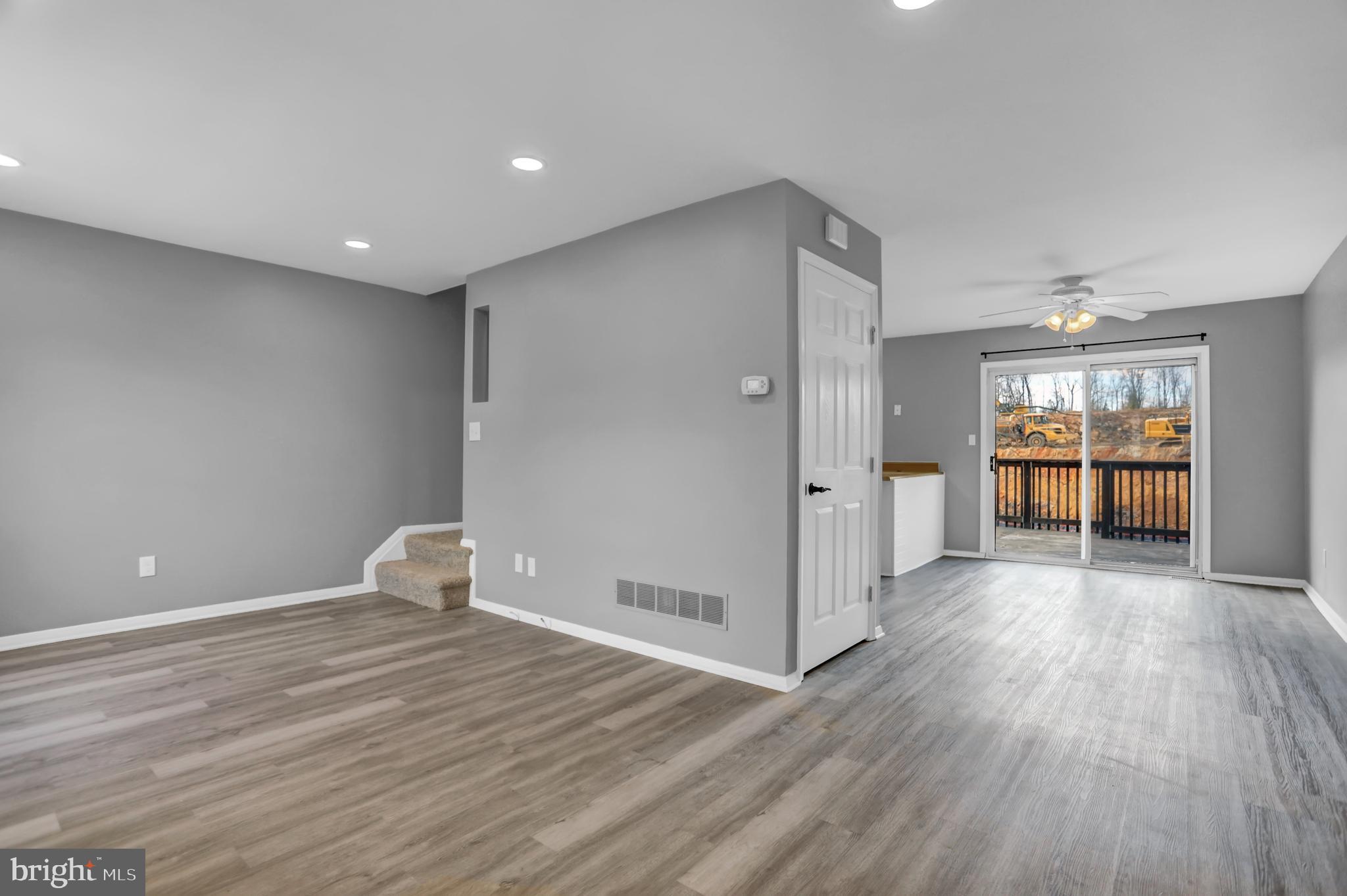 WOODSDALE MANOR - Residential