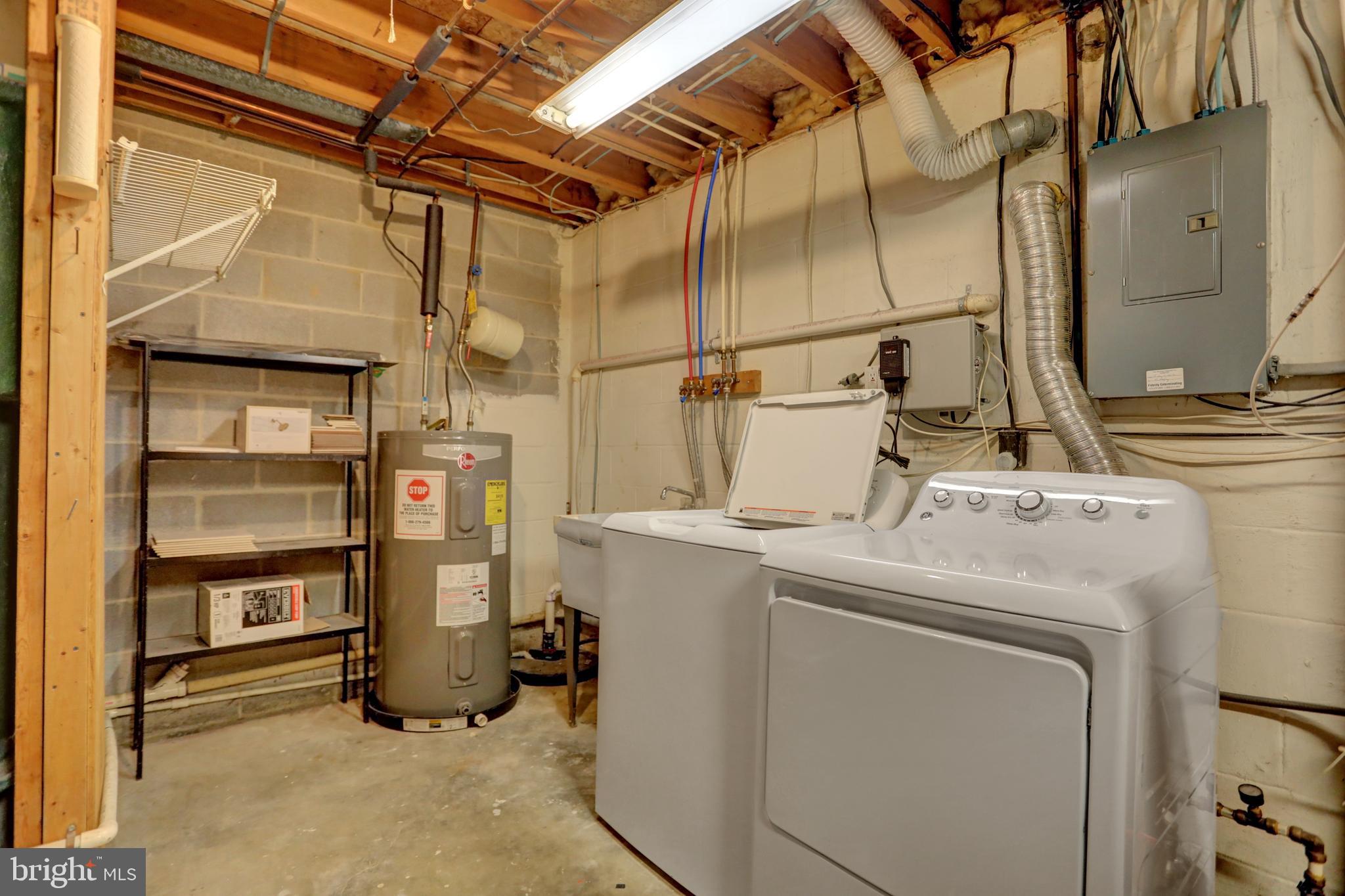 WOODSDALE MANOR - Residential