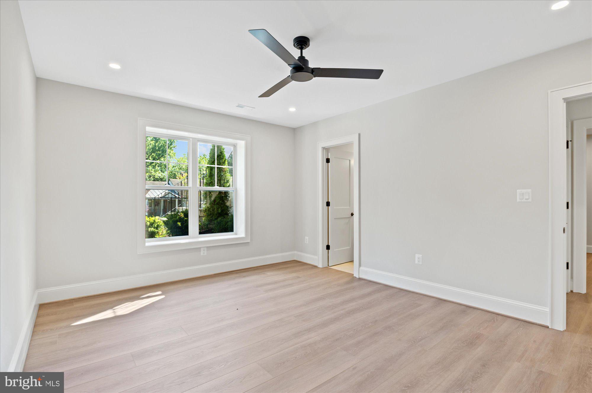 JAMESTOWN VILLAGE - Residential