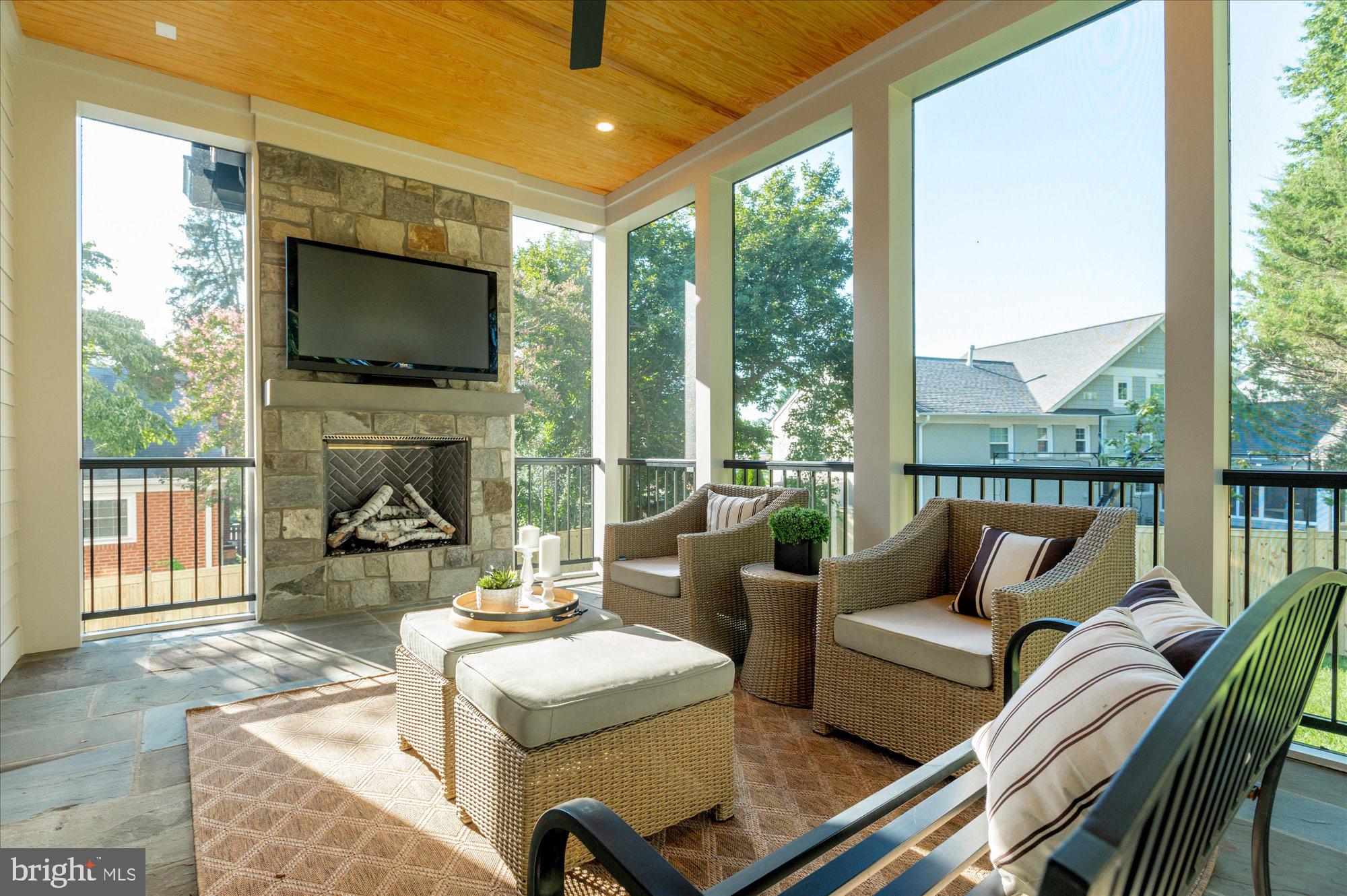 JAMESTOWN VILLAGE - Residential