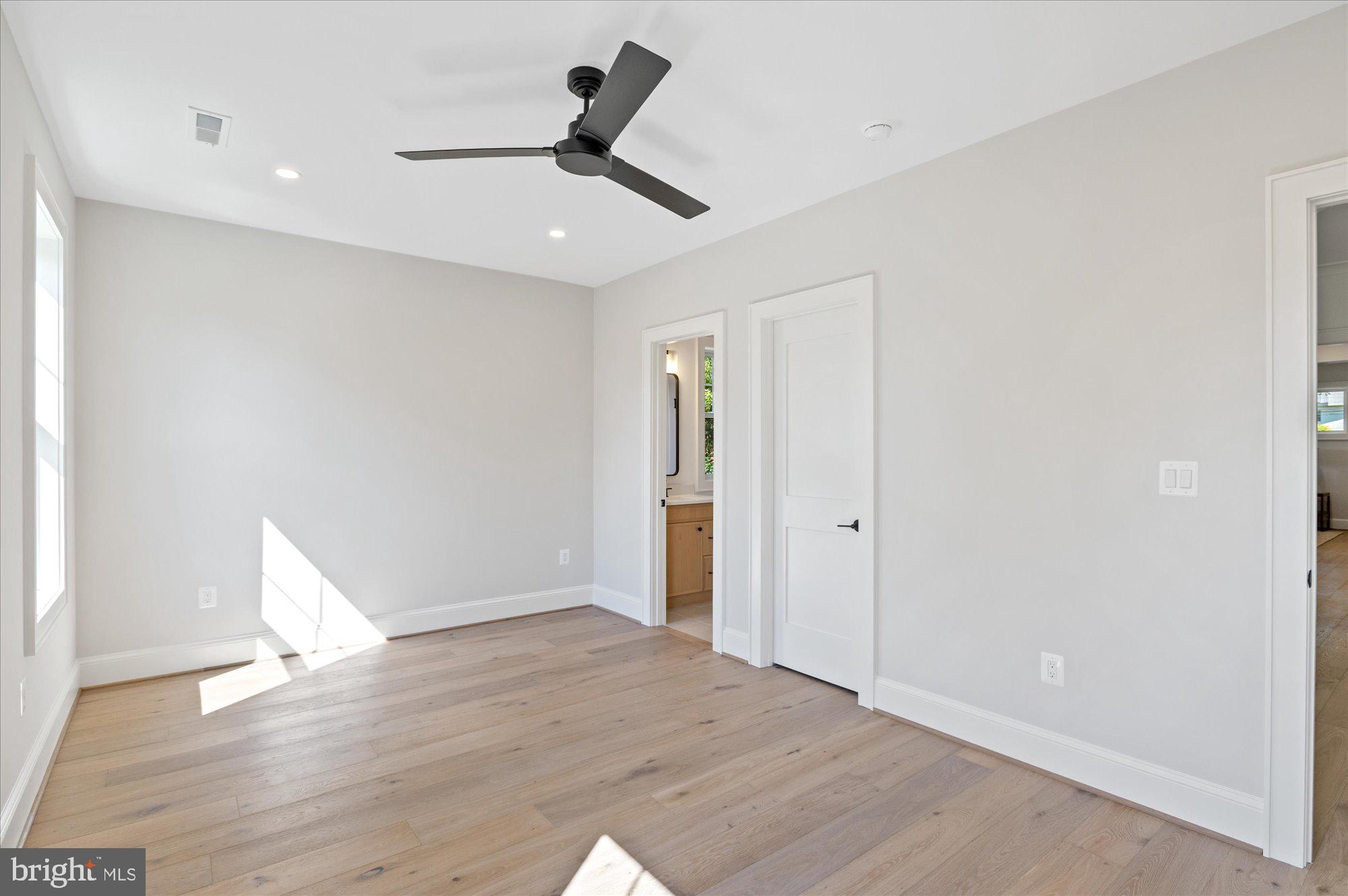 JAMESTOWN VILLAGE - Residential