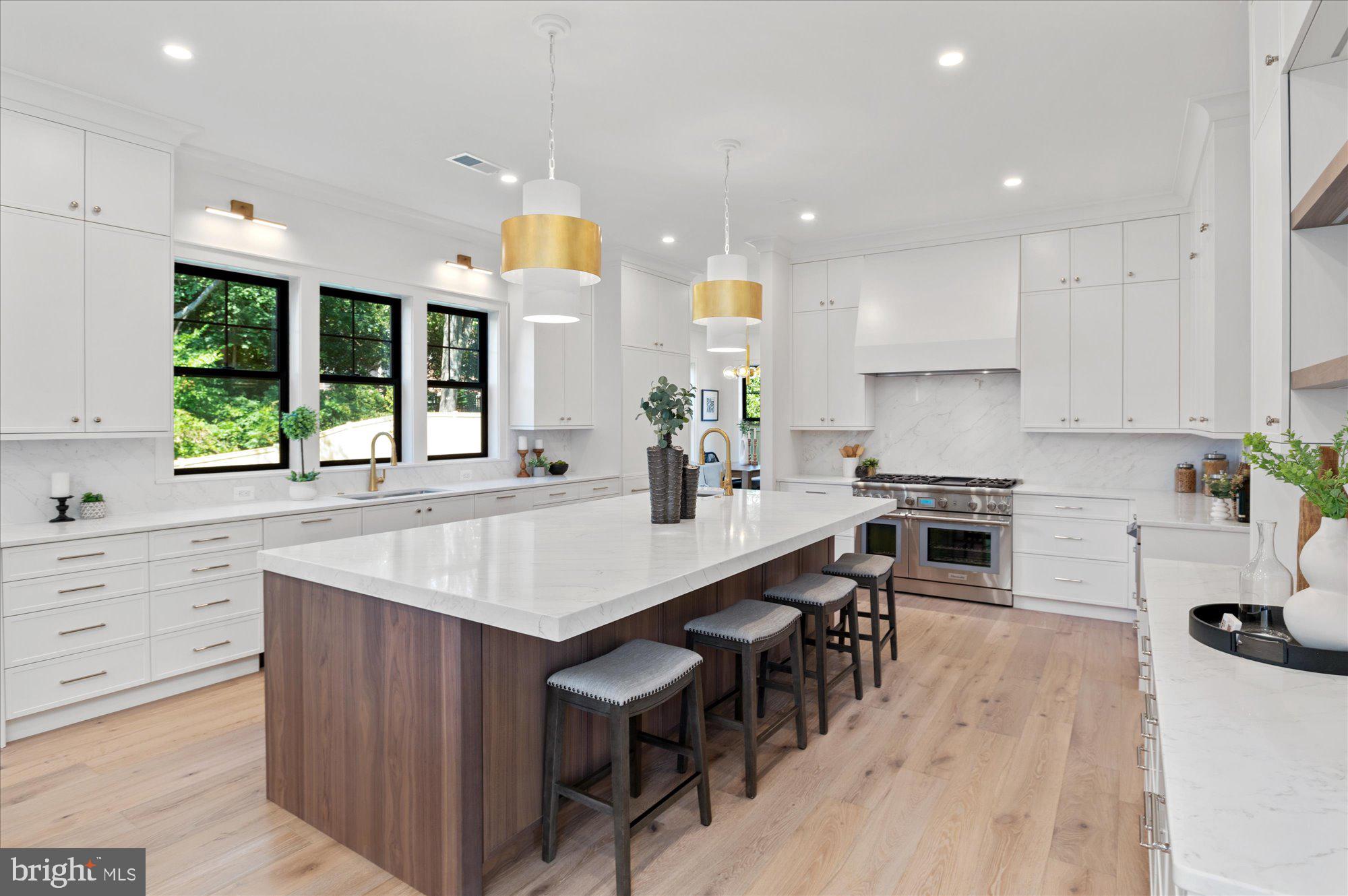 JAMESTOWN VILLAGE - Residential