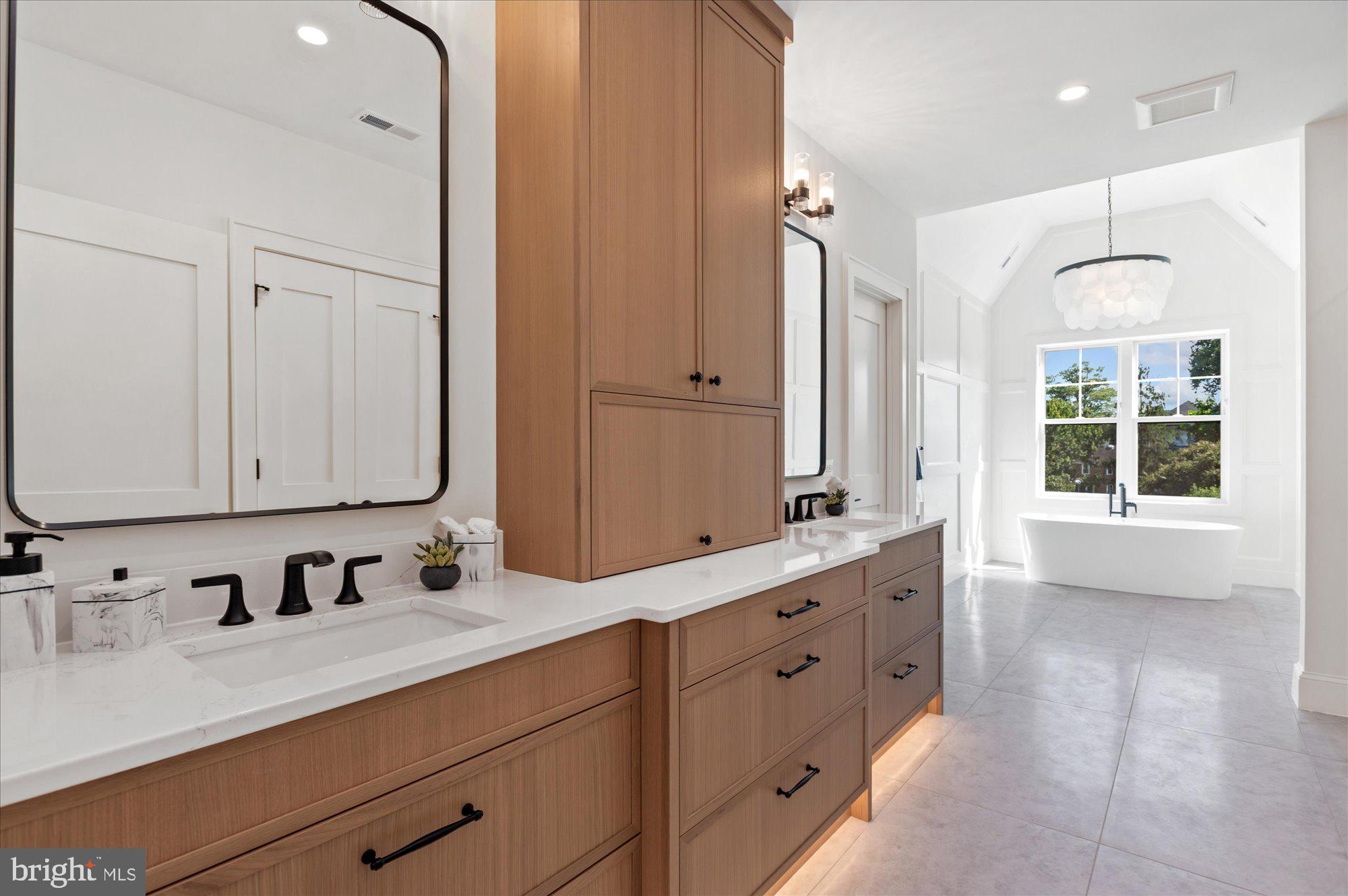 JAMESTOWN VILLAGE - Residential