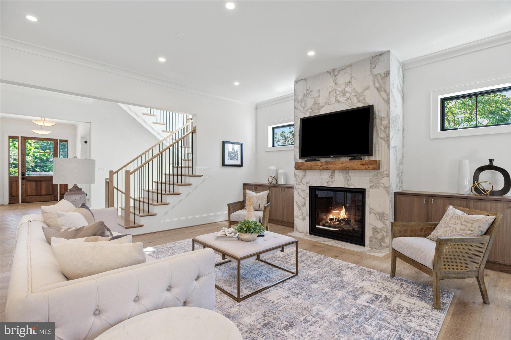 JAMESTOWN VILLAGE - Residential