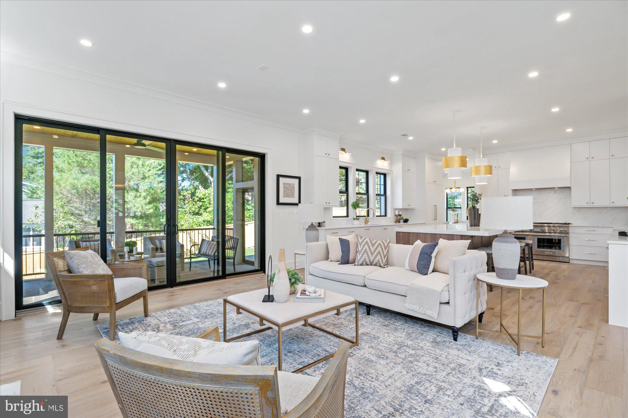 JAMESTOWN VILLAGE - Residential