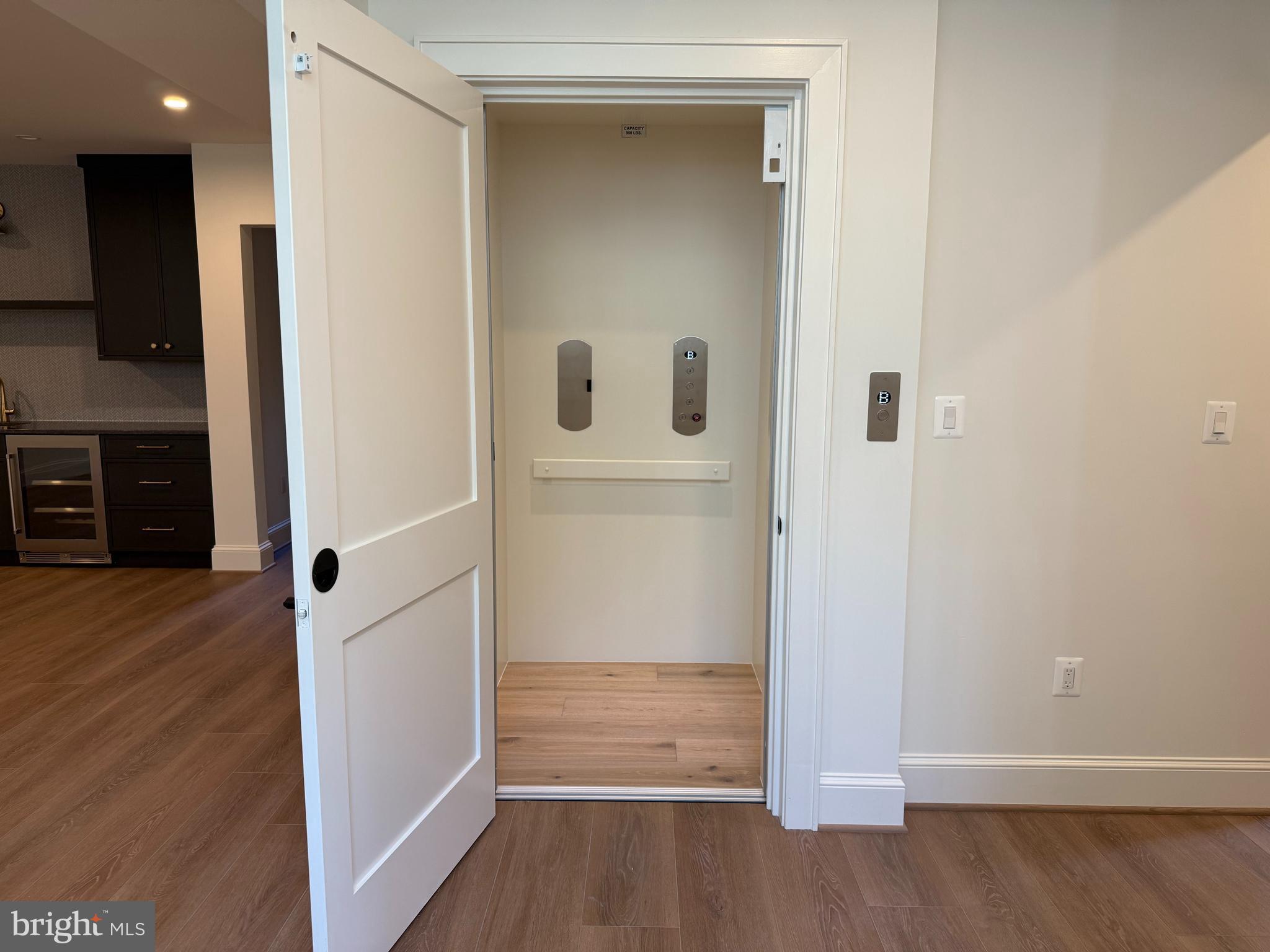 JAMESTOWN VILLAGE - Residential