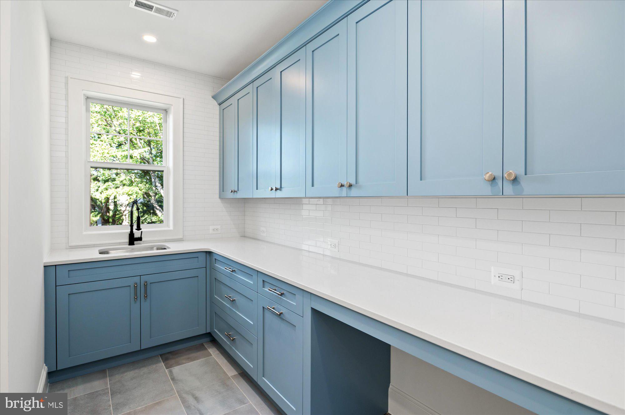 JAMESTOWN VILLAGE - Residential