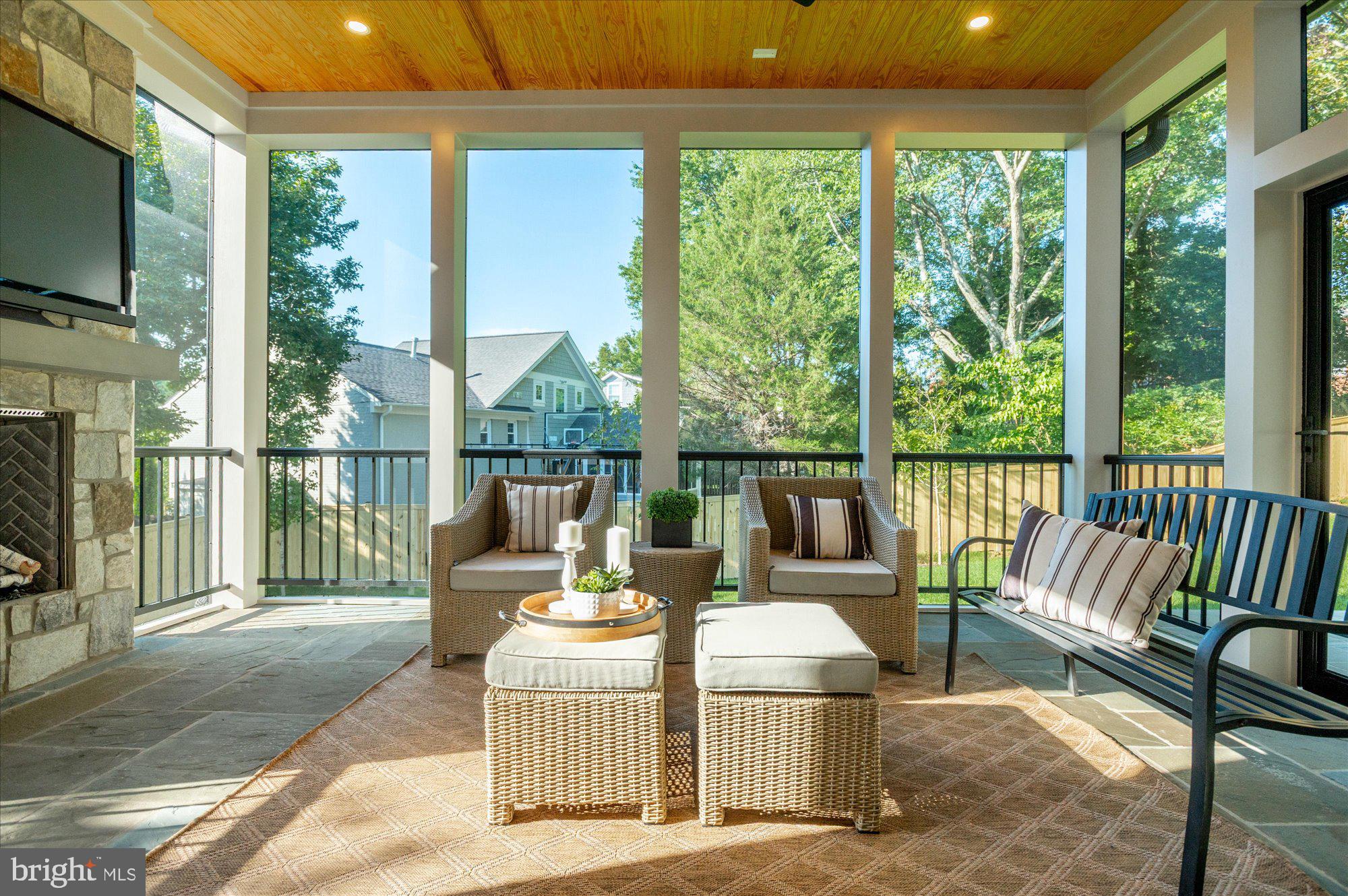 JAMESTOWN VILLAGE - Residential