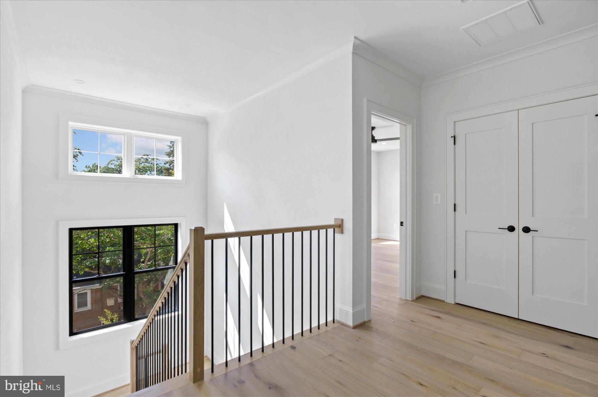 JAMESTOWN VILLAGE - Residential