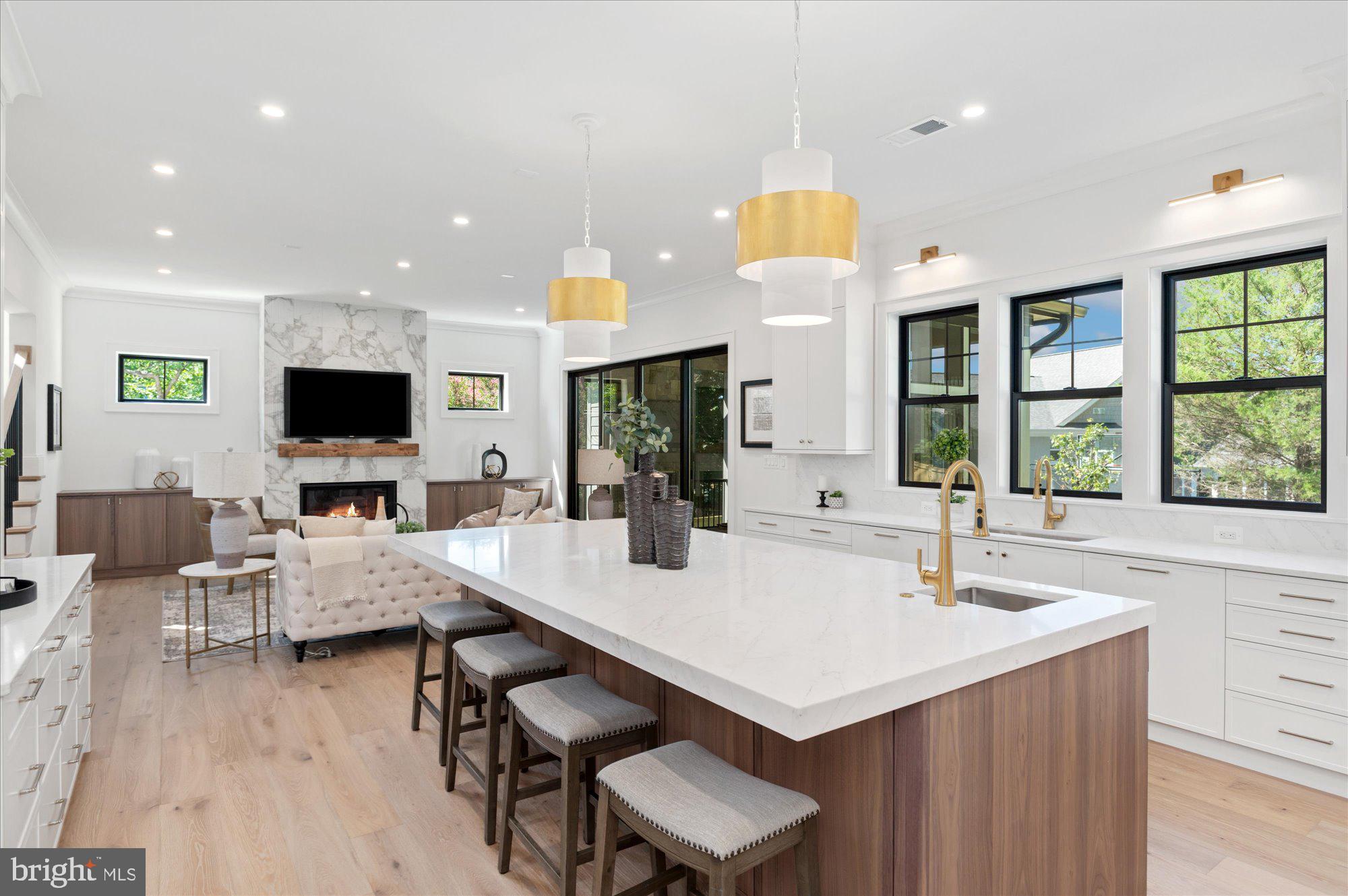 JAMESTOWN VILLAGE - Residential