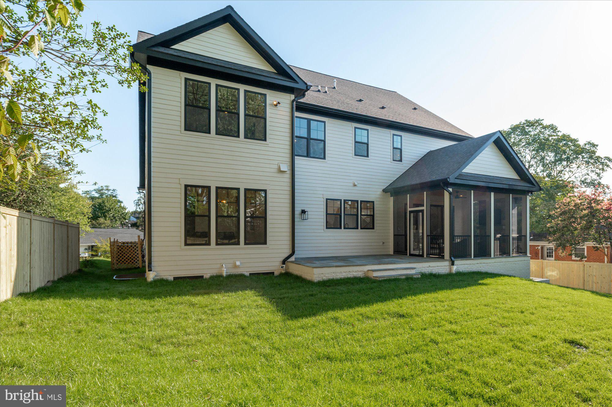 JAMESTOWN VILLAGE - Residential