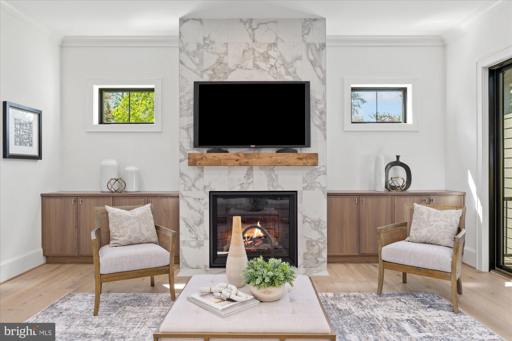 JAMESTOWN VILLAGE - Residential