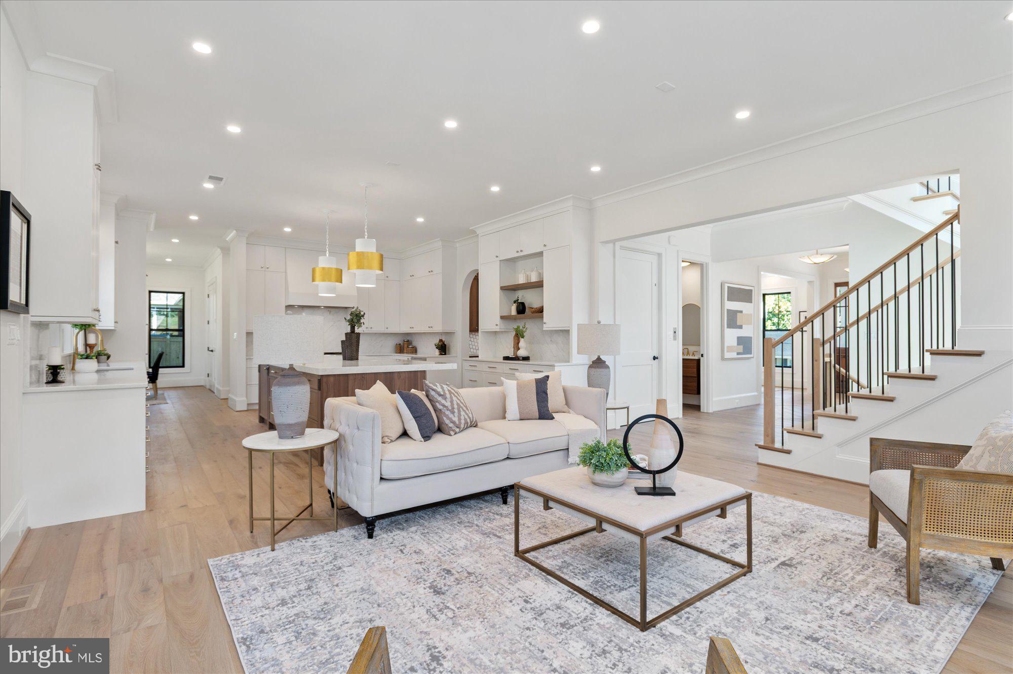 JAMESTOWN VILLAGE - Residential