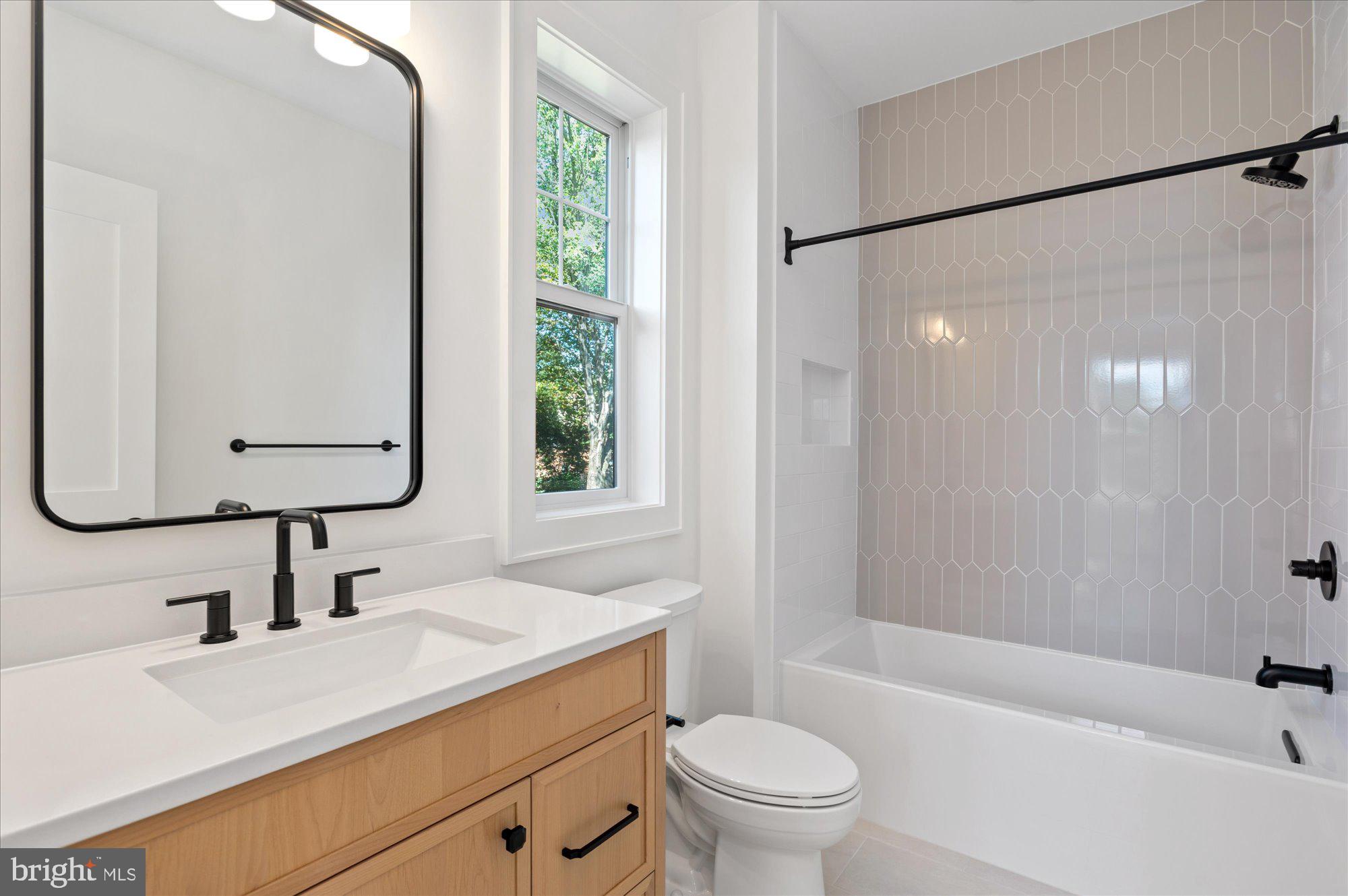 JAMESTOWN VILLAGE - Residential