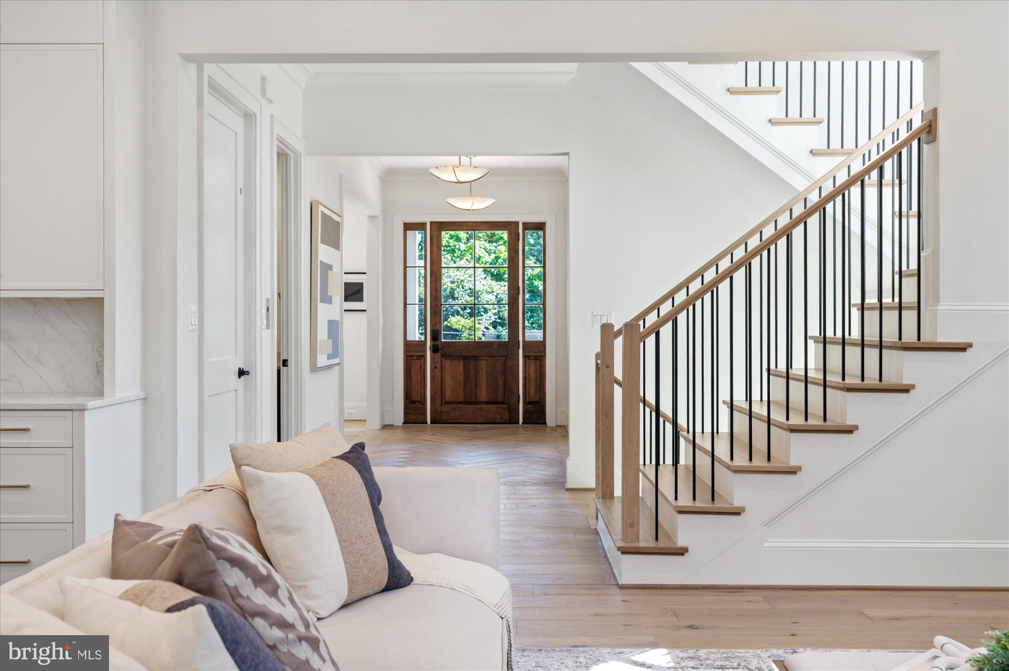 JAMESTOWN VILLAGE - Residential