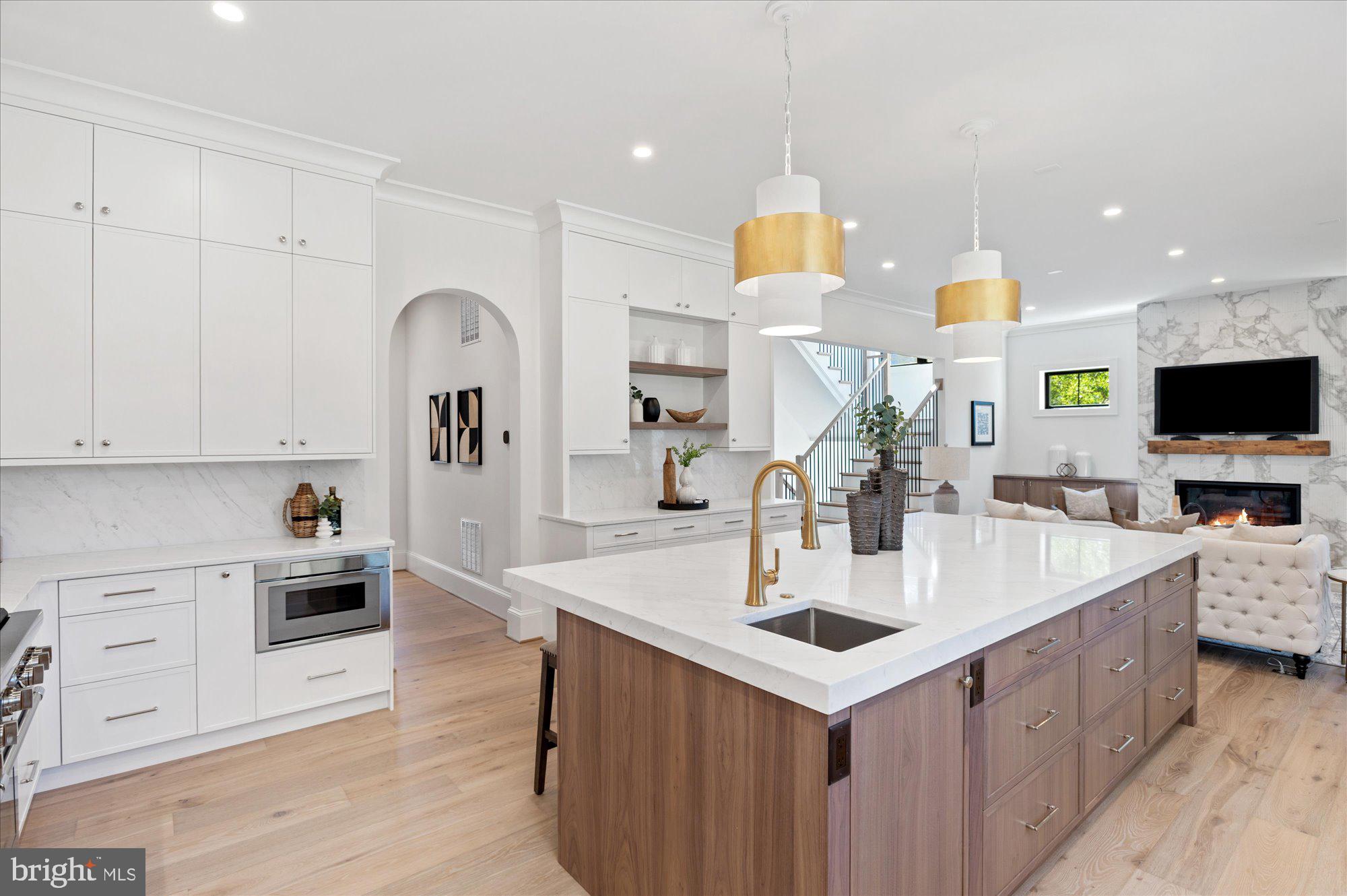 JAMESTOWN VILLAGE - Residential