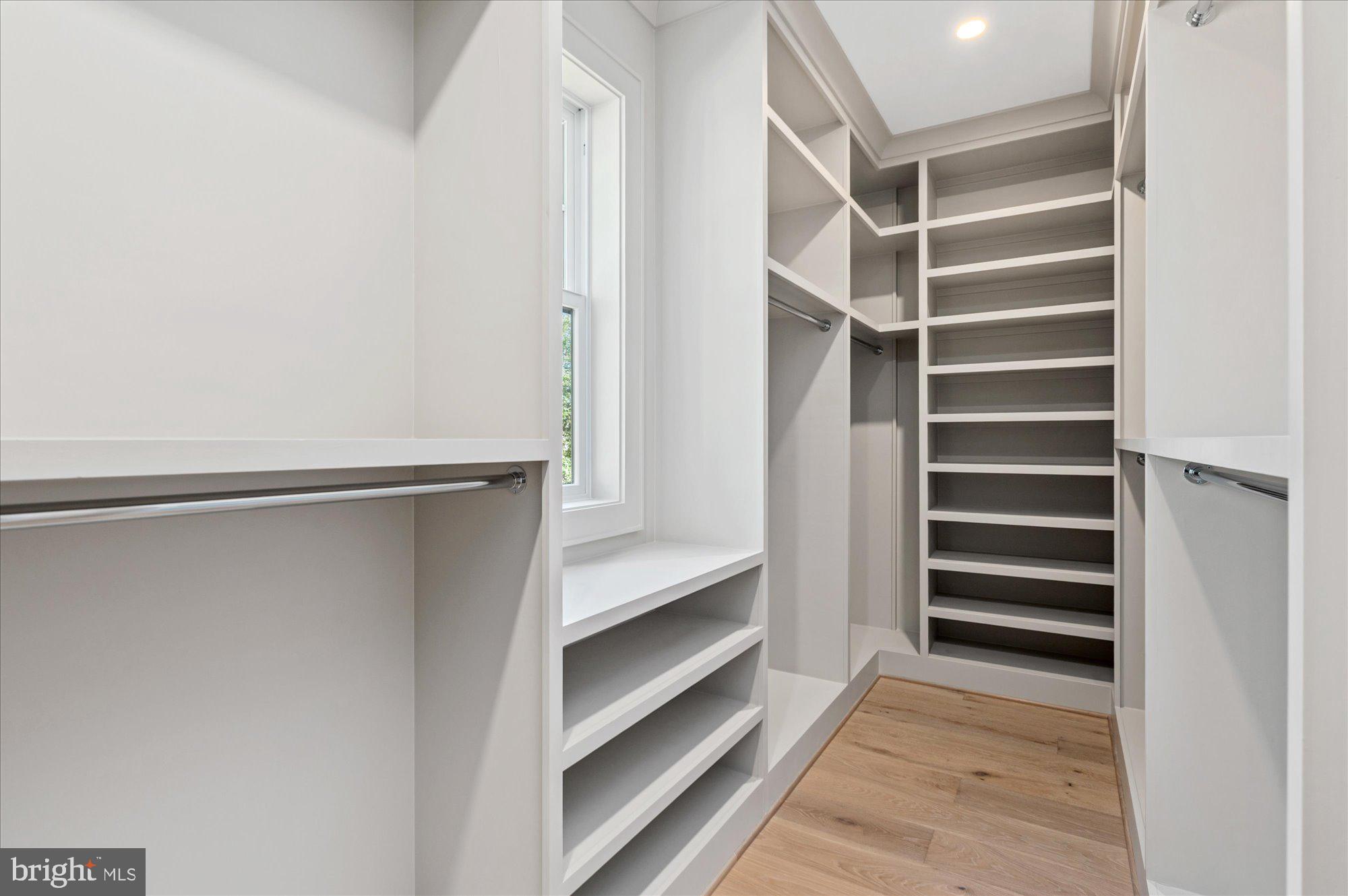 JAMESTOWN VILLAGE - Residential