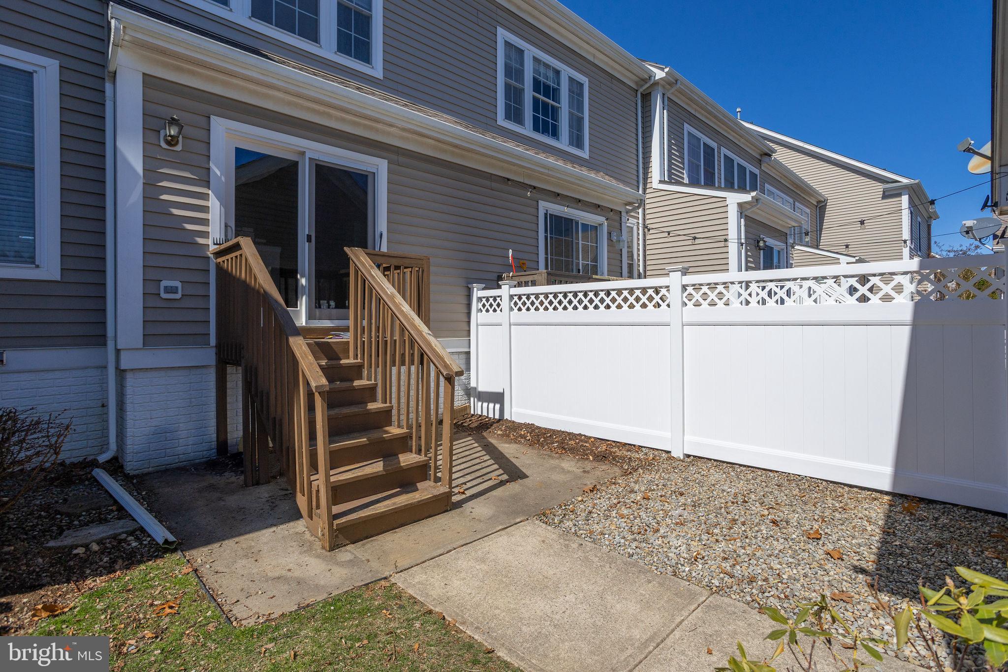 TOWN CENTER - Residential Lease