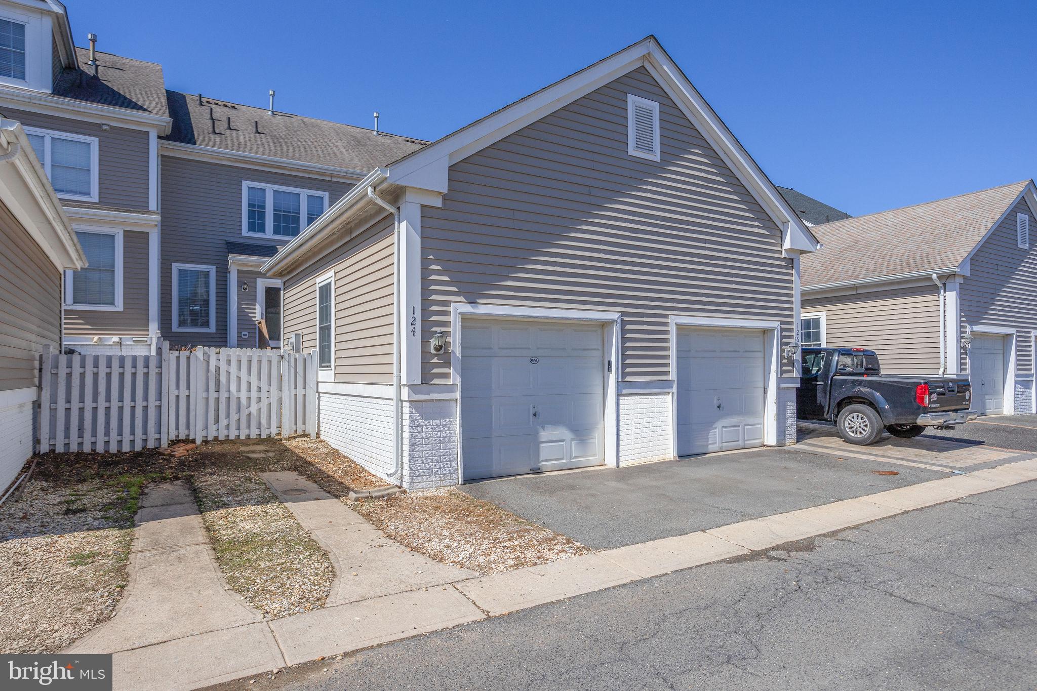 TOWN CENTER - Residential Lease