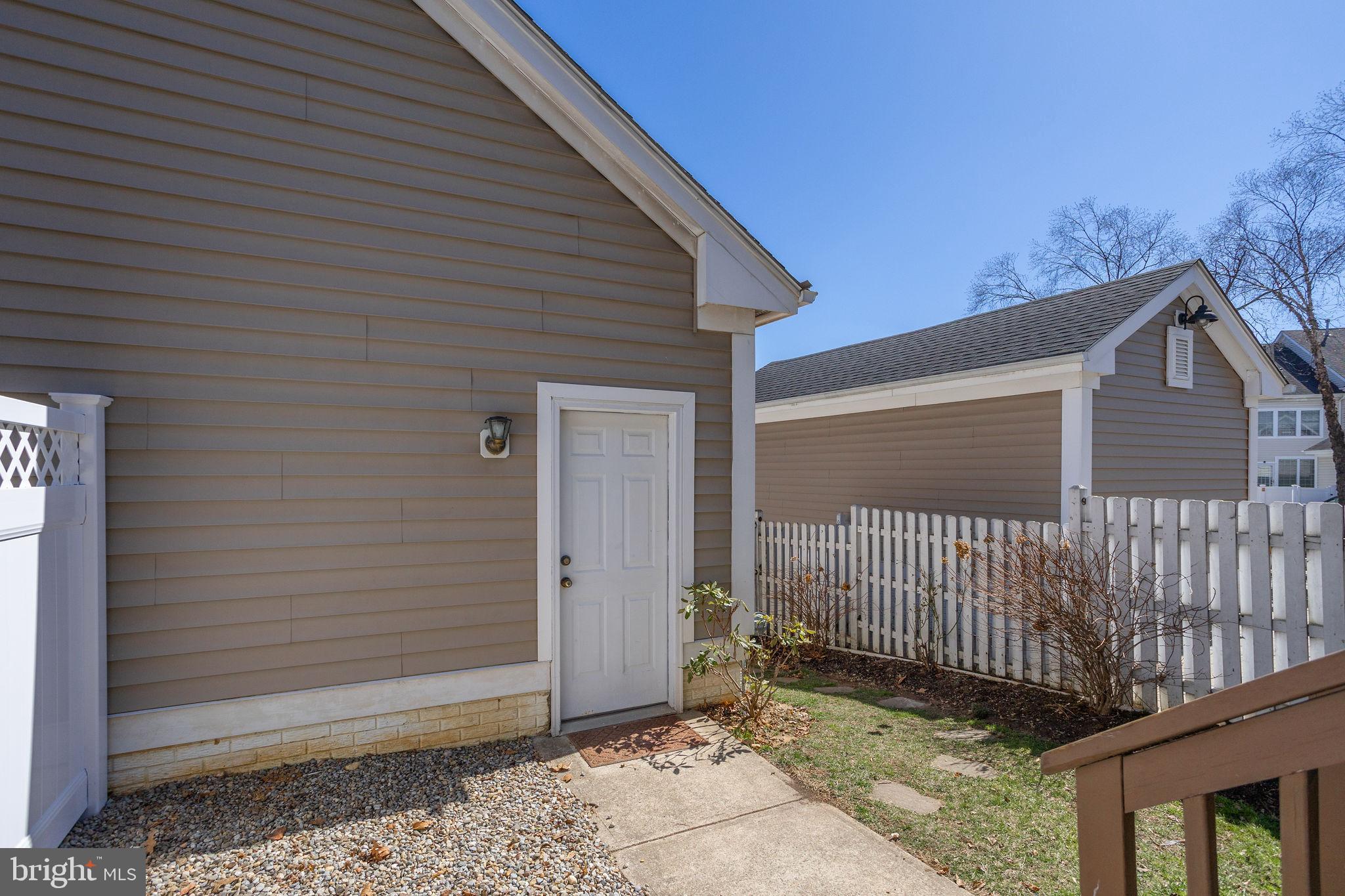 TOWN CENTER - Residential Lease