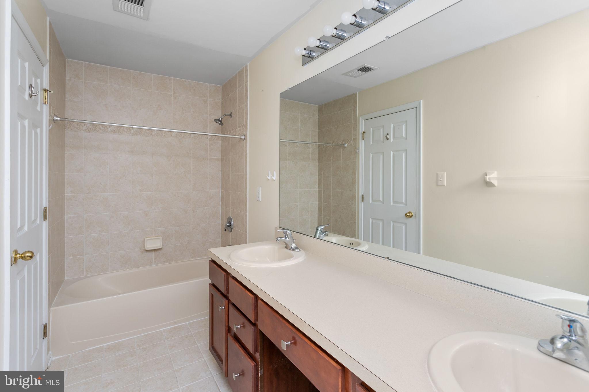 TOWN CENTER - Residential Lease