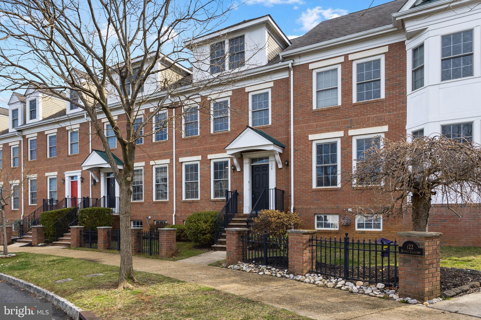 TOWN CENTER - Residential Lease