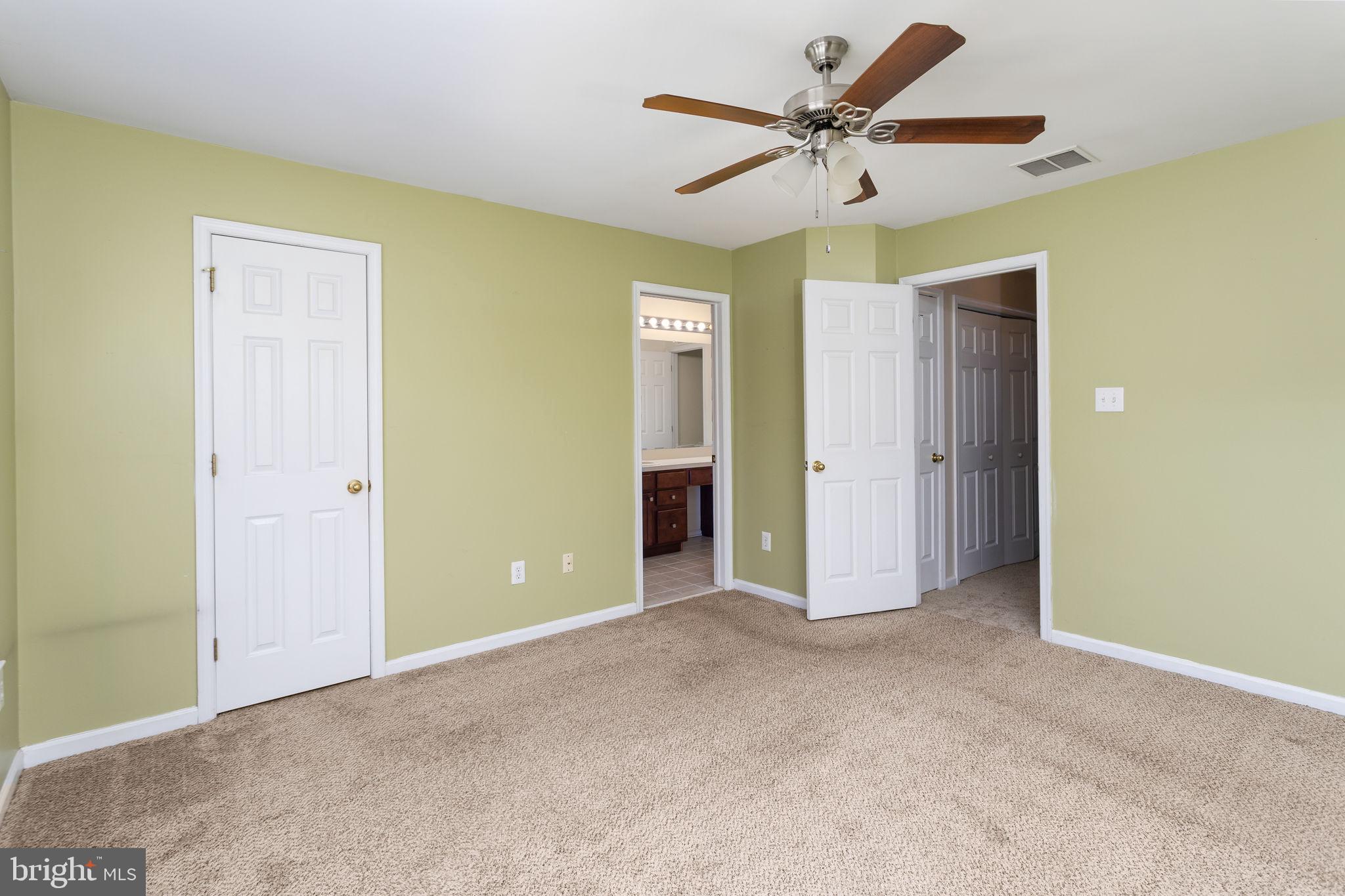 TOWN CENTER - Residential Lease