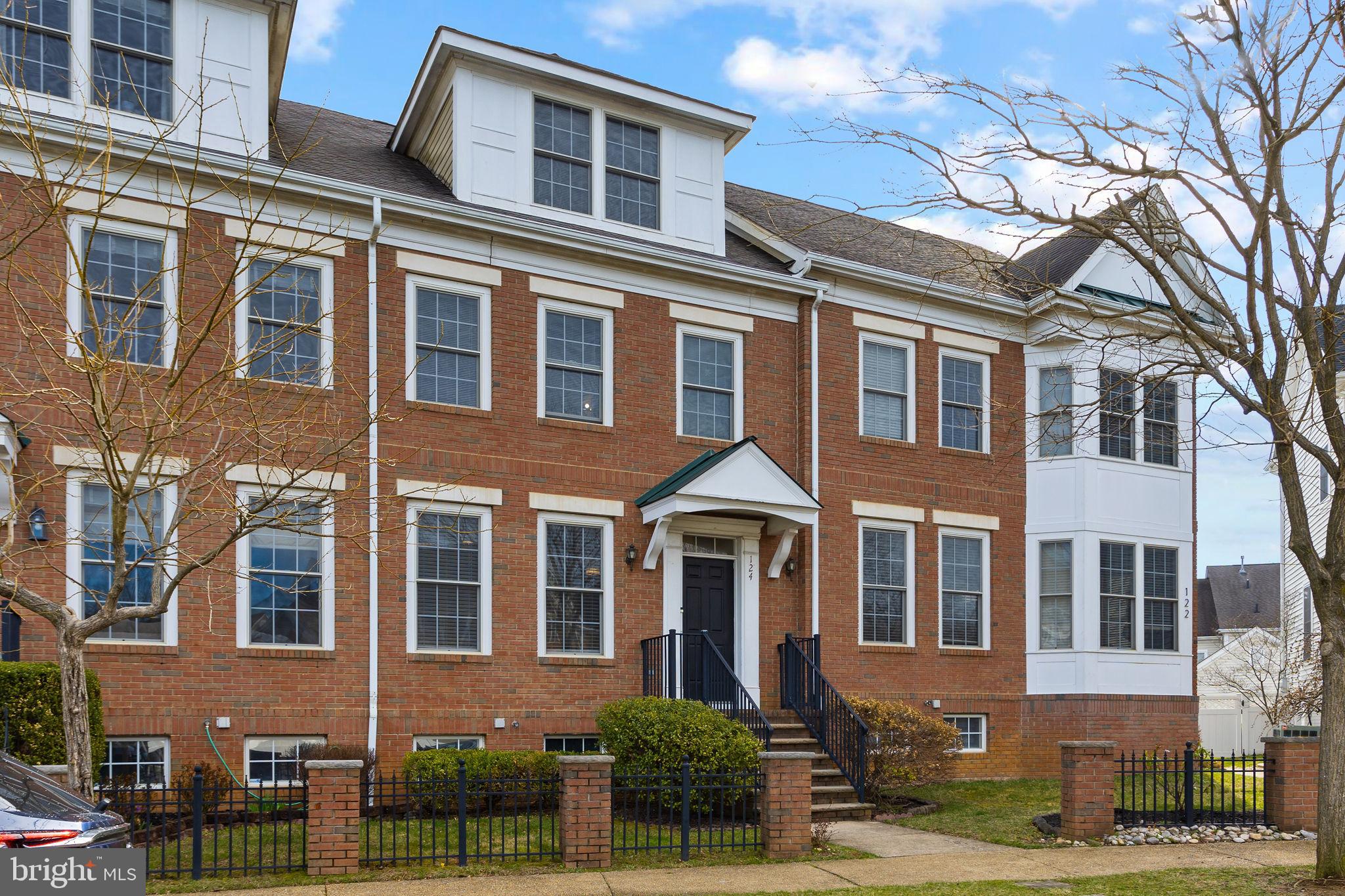 TOWN CENTER - Residential Lease