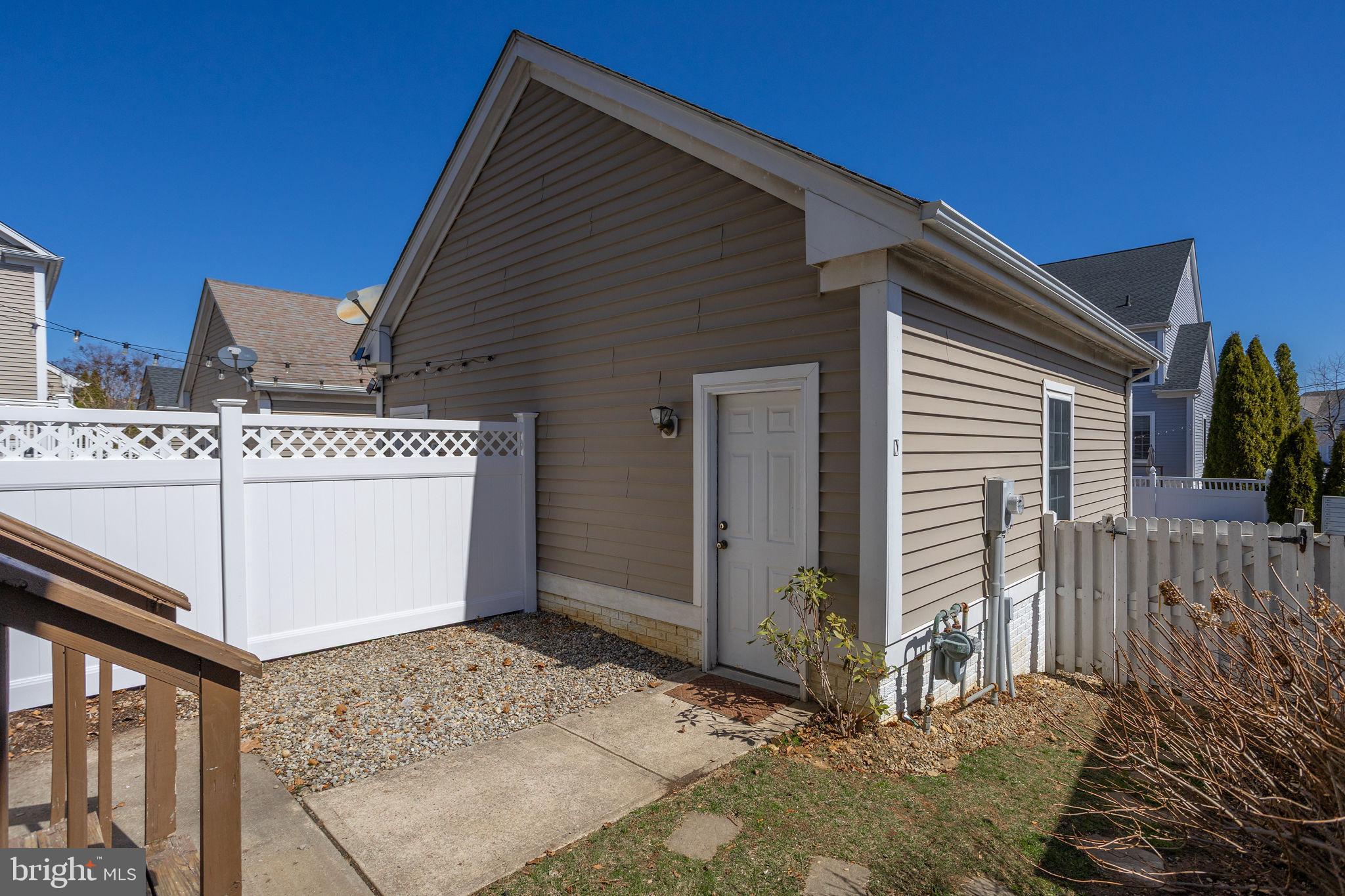 TOWN CENTER - Residential Lease