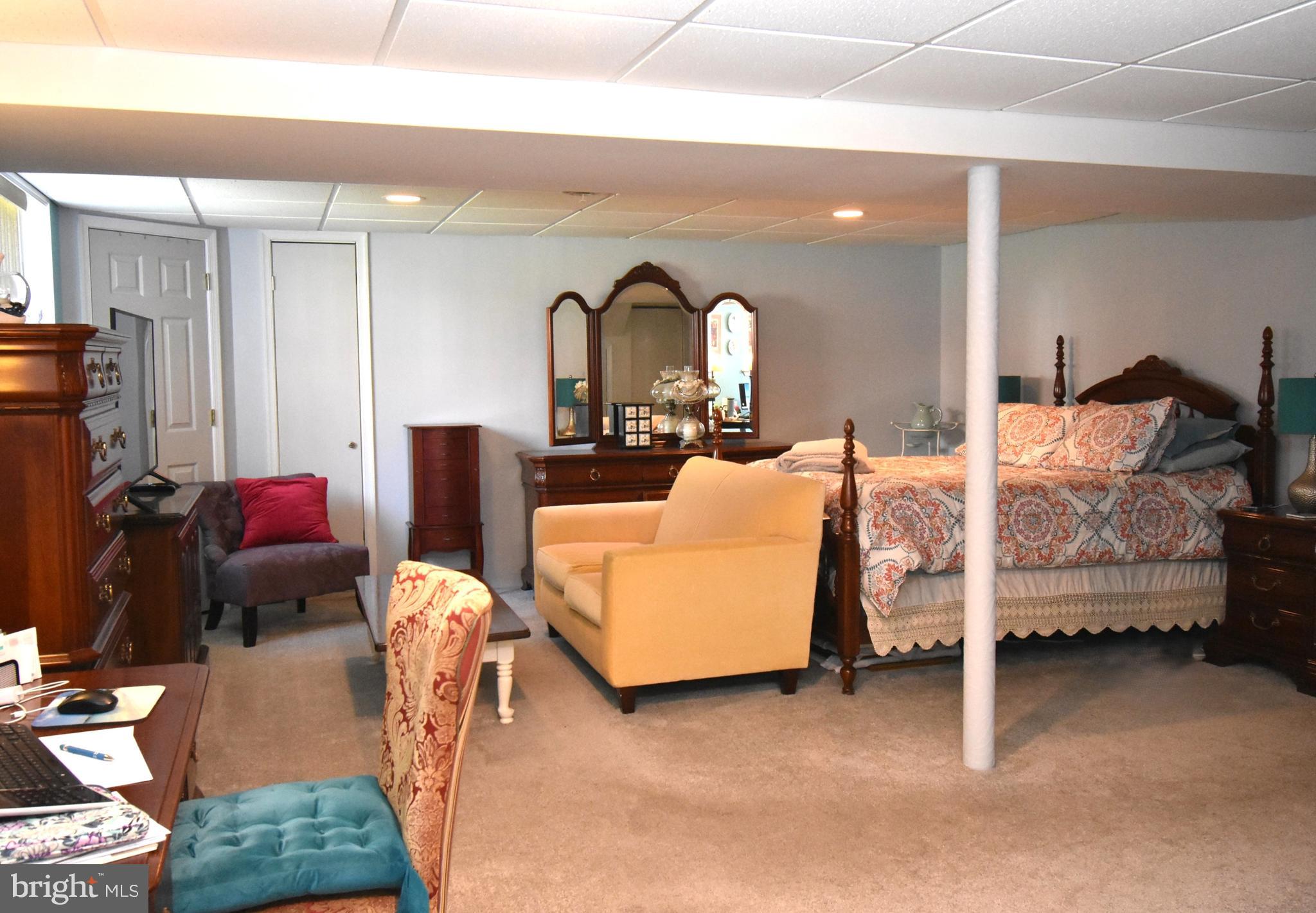 RICHLYN MANOR - Residential