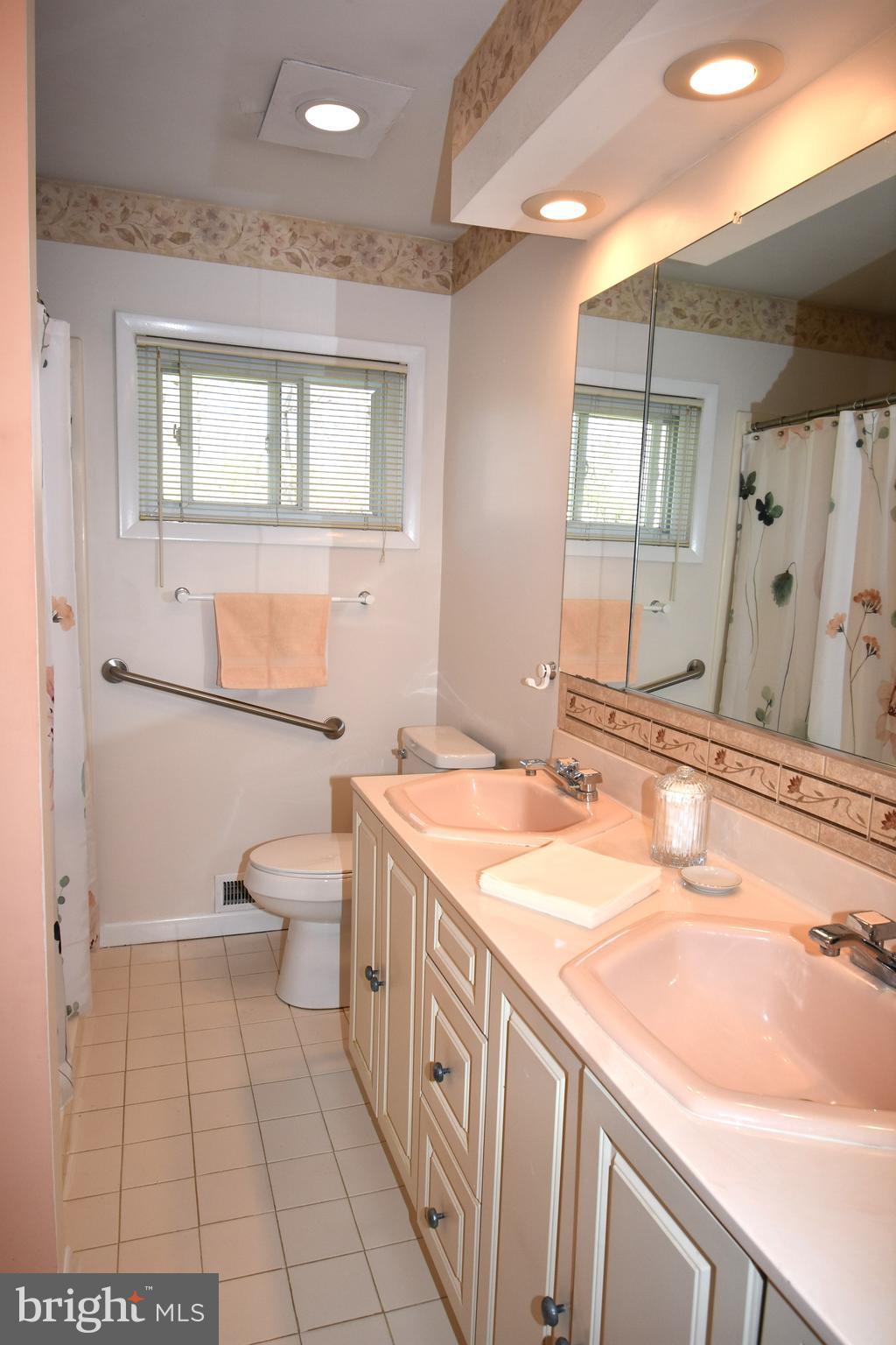 RICHLYN MANOR - Residential