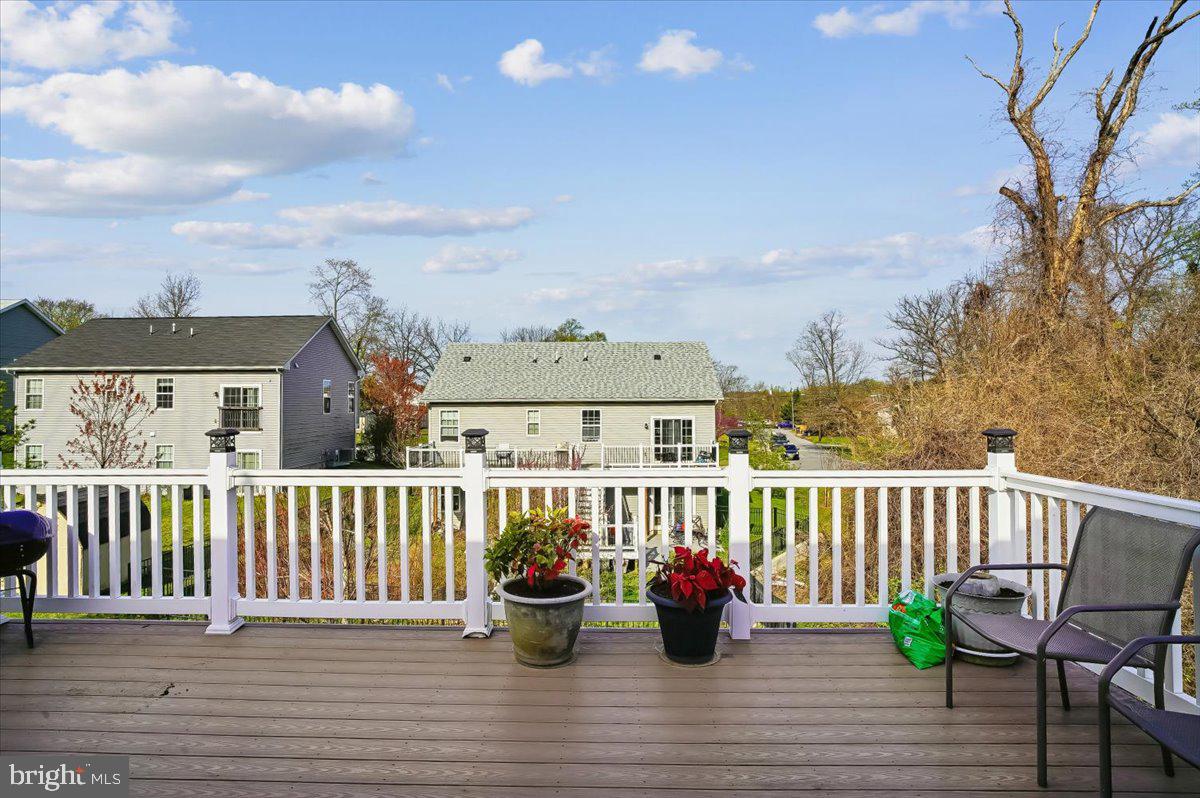 CRESTWOOD - Residential