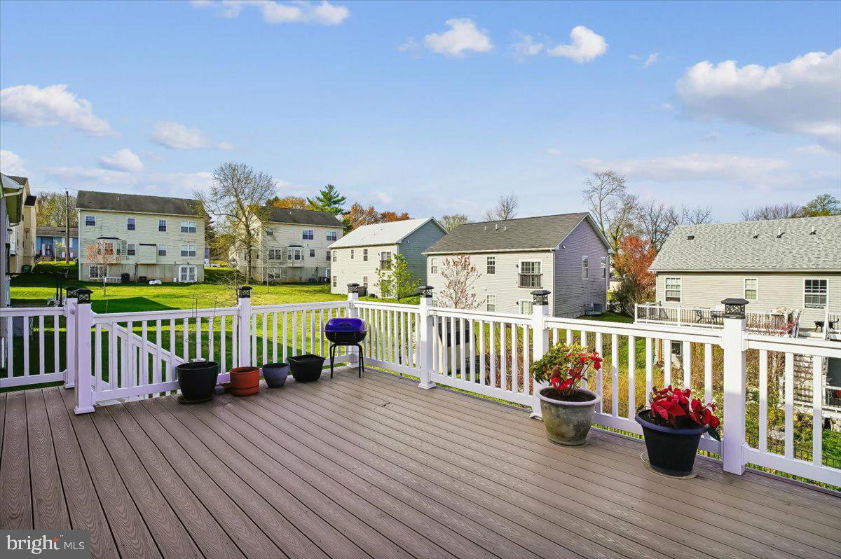 CRESTWOOD - Residential