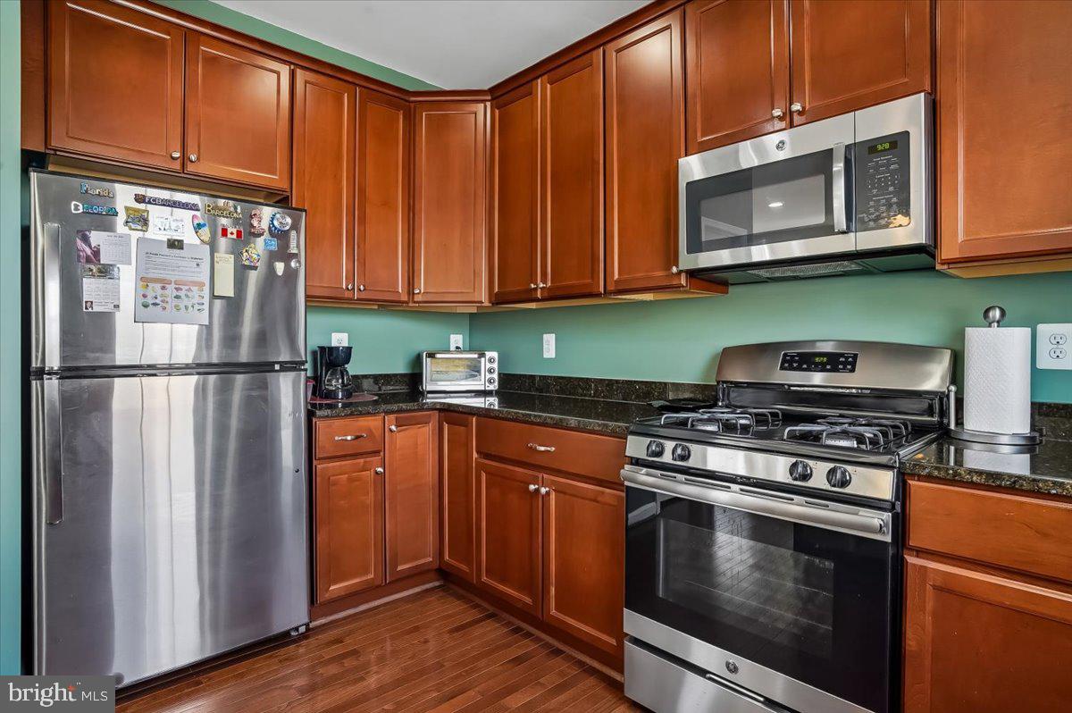 CRESTWOOD - Residential