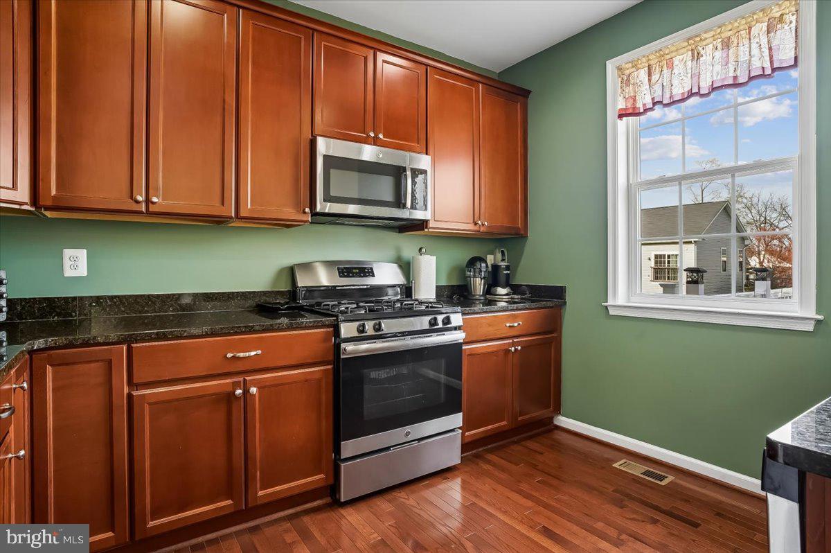 CRESTWOOD - Residential