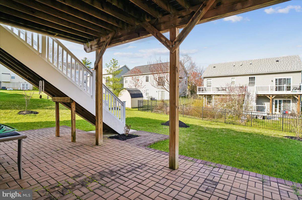 CRESTWOOD - Residential