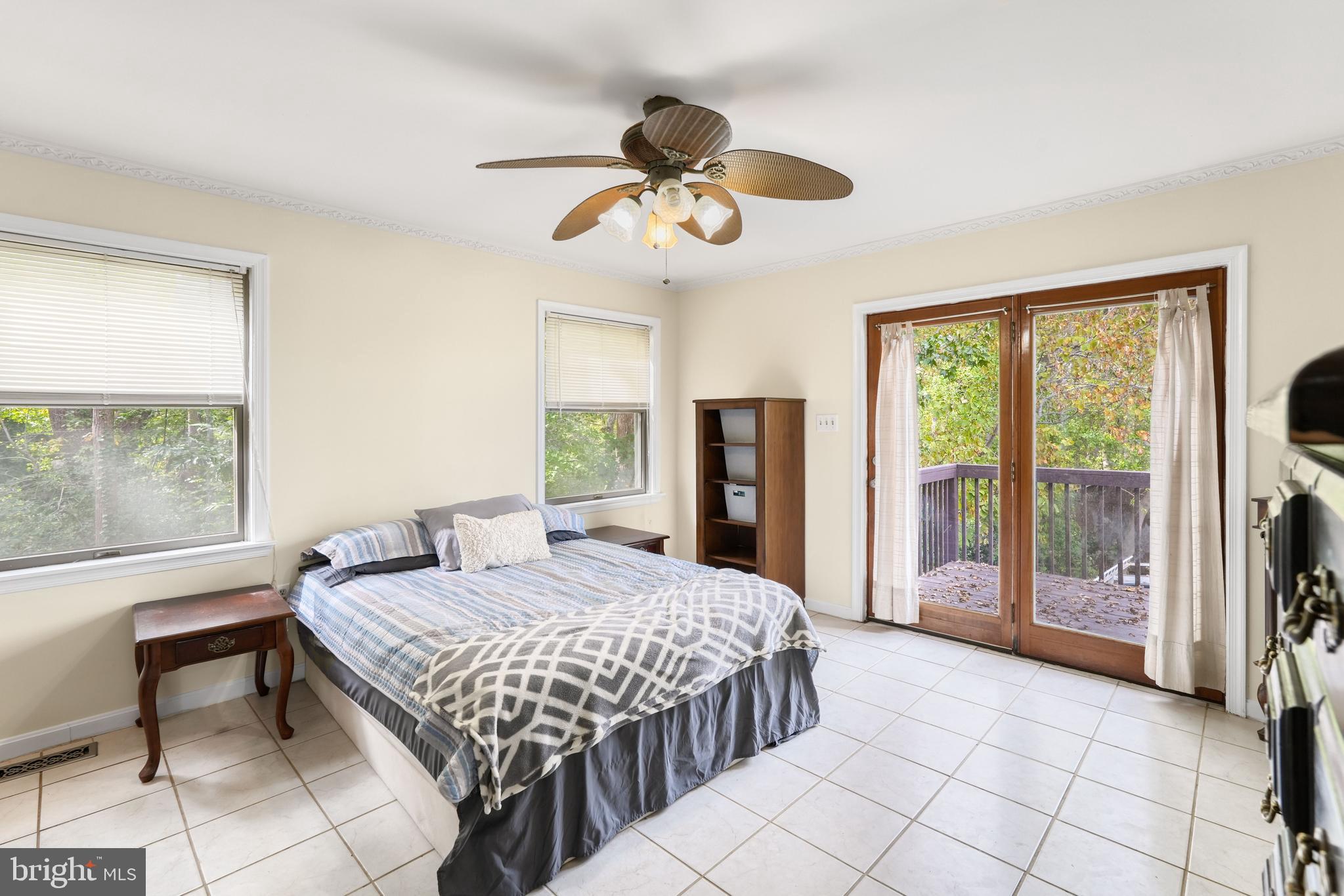 WESTERN SHORES - Residential