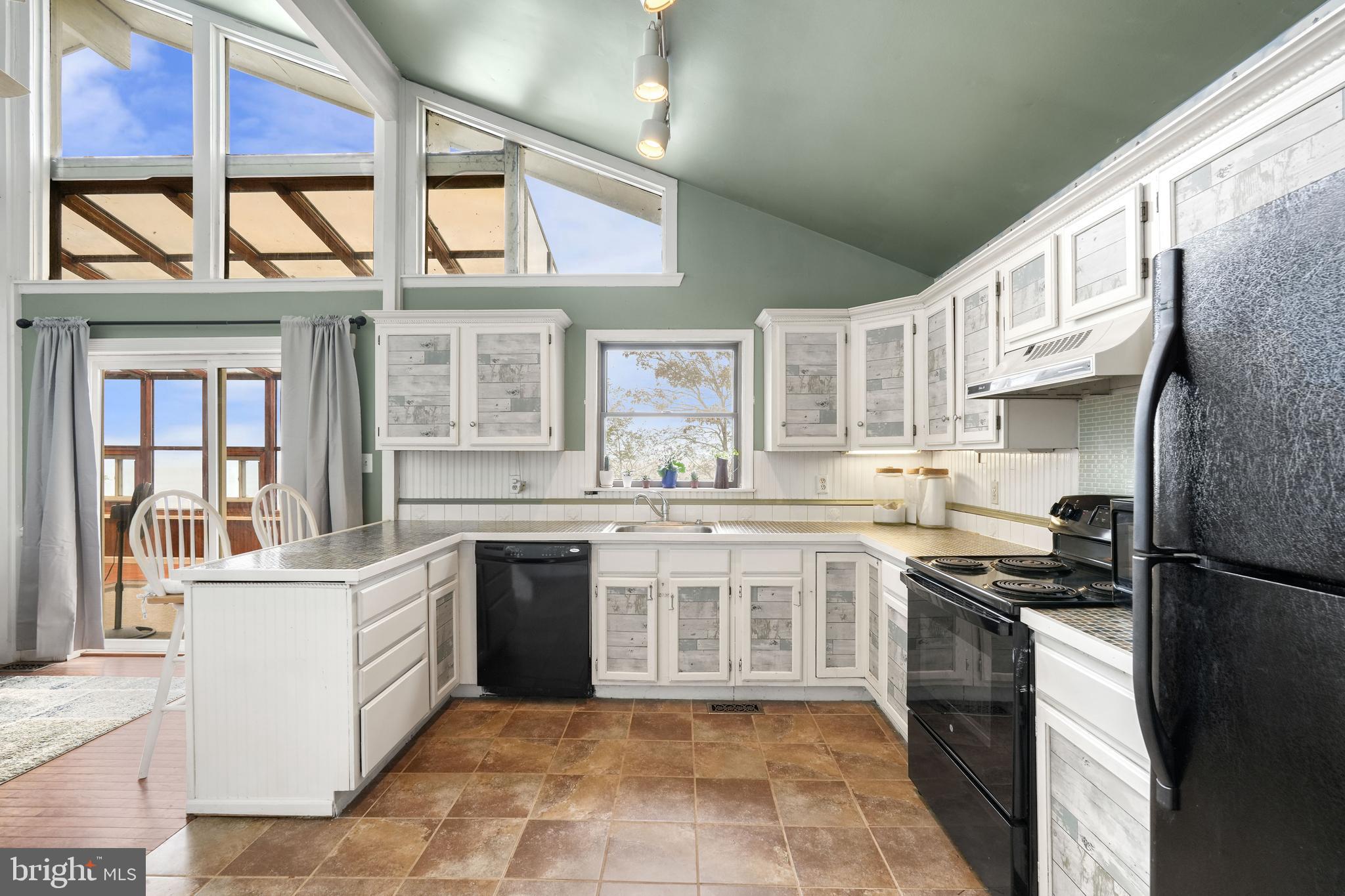 WESTERN SHORES - Residential