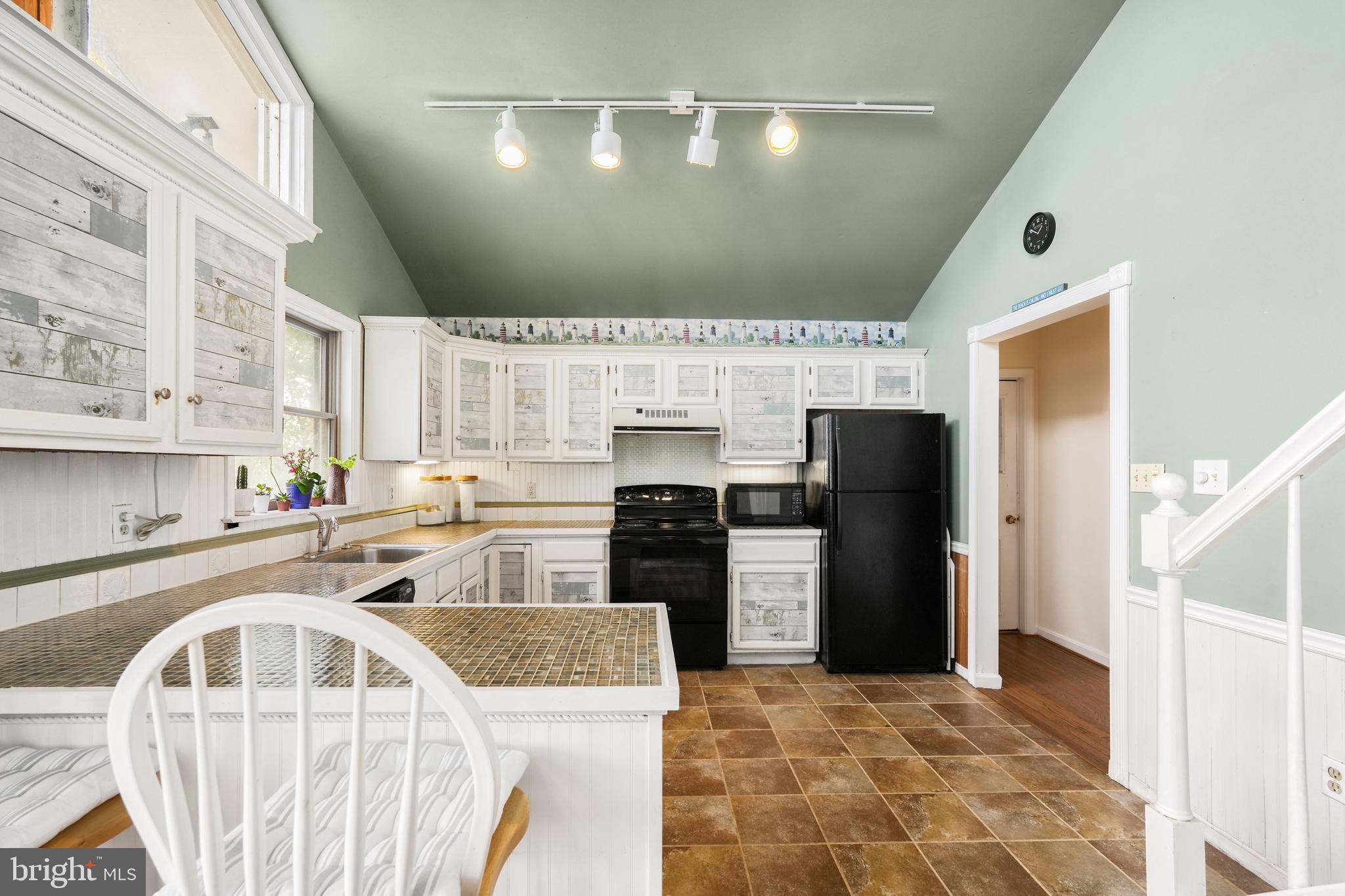 WESTERN SHORES - Residential