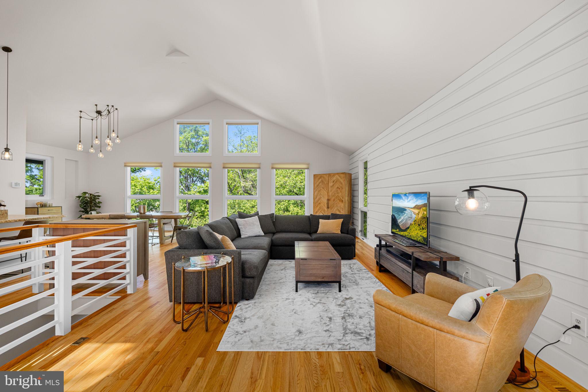 AURORA HILLS - Residential