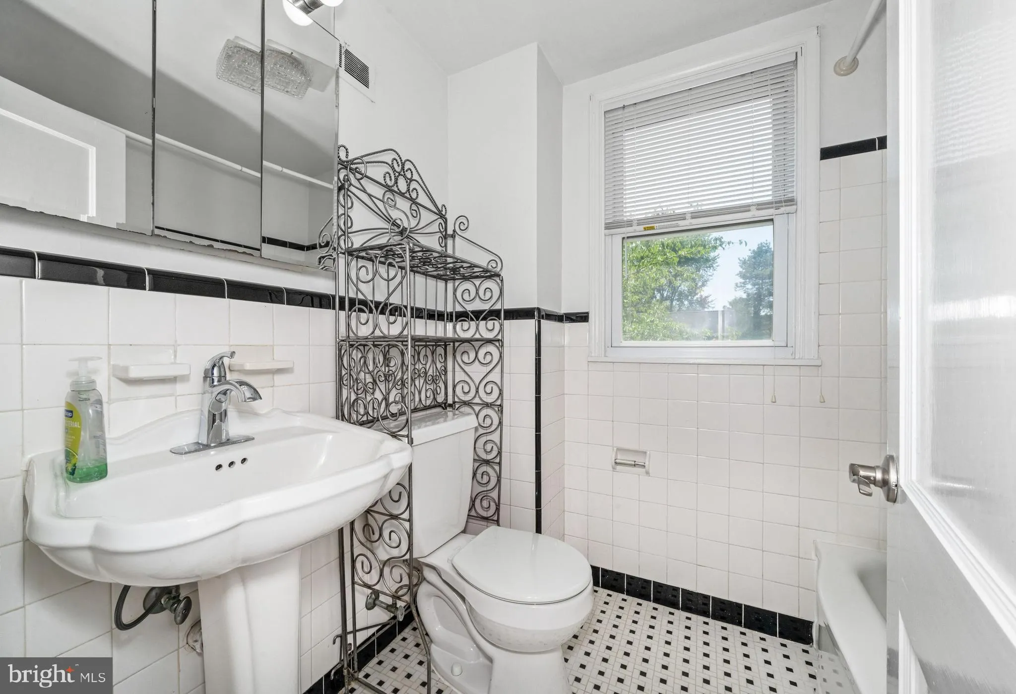 Wilmington, Delaware 19803, United States, 3 Bedrooms Bedrooms, ,2 BathroomsBathrooms,Residential,Pending,156169