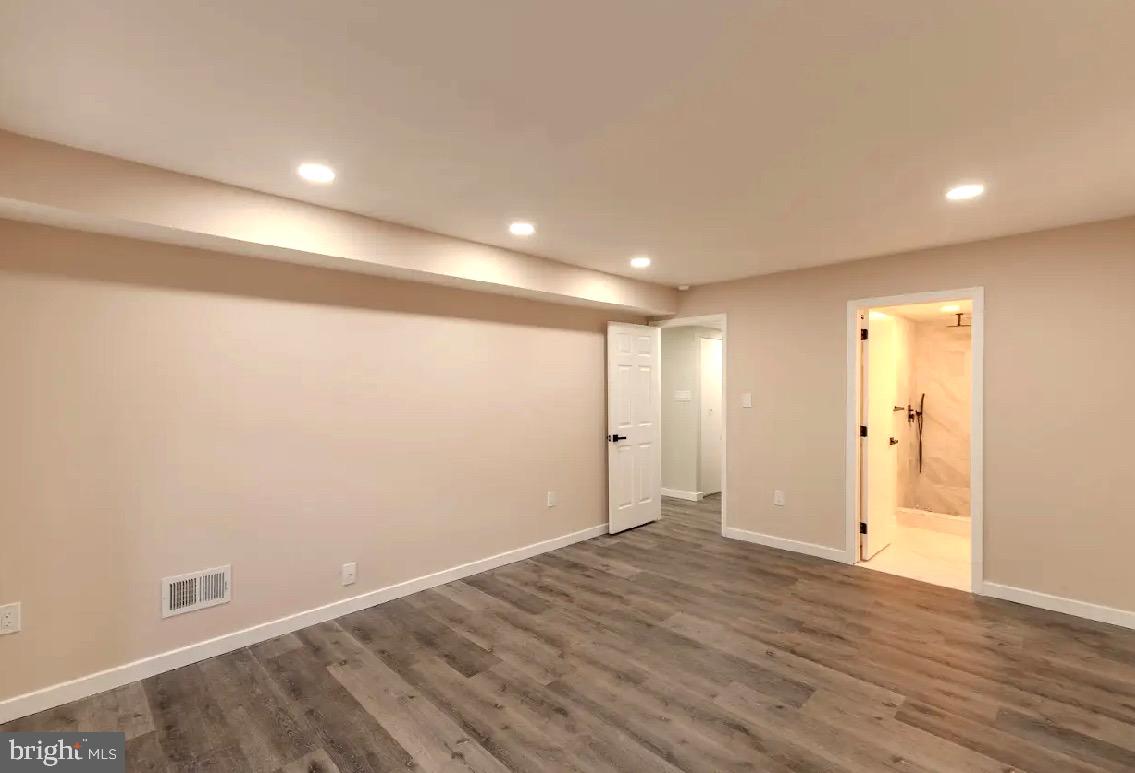 VALLEY STREAM - Residential