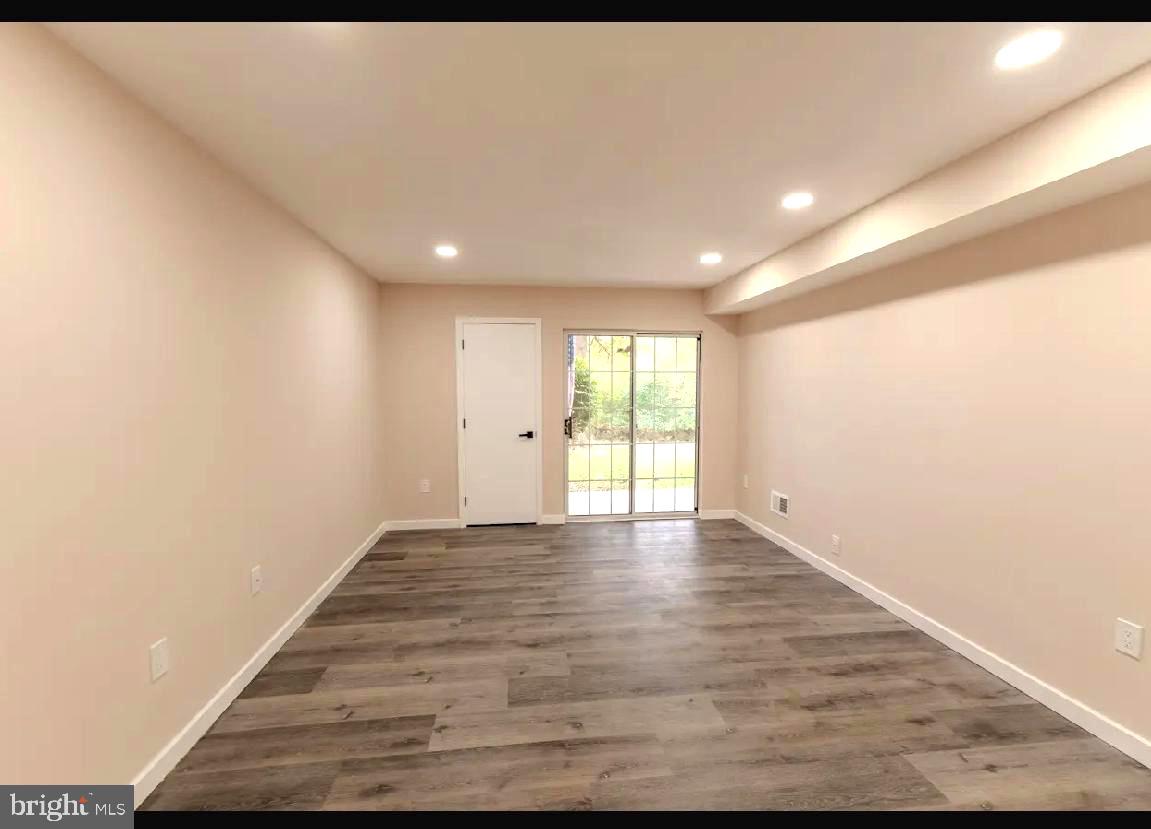 VALLEY STREAM - Residential